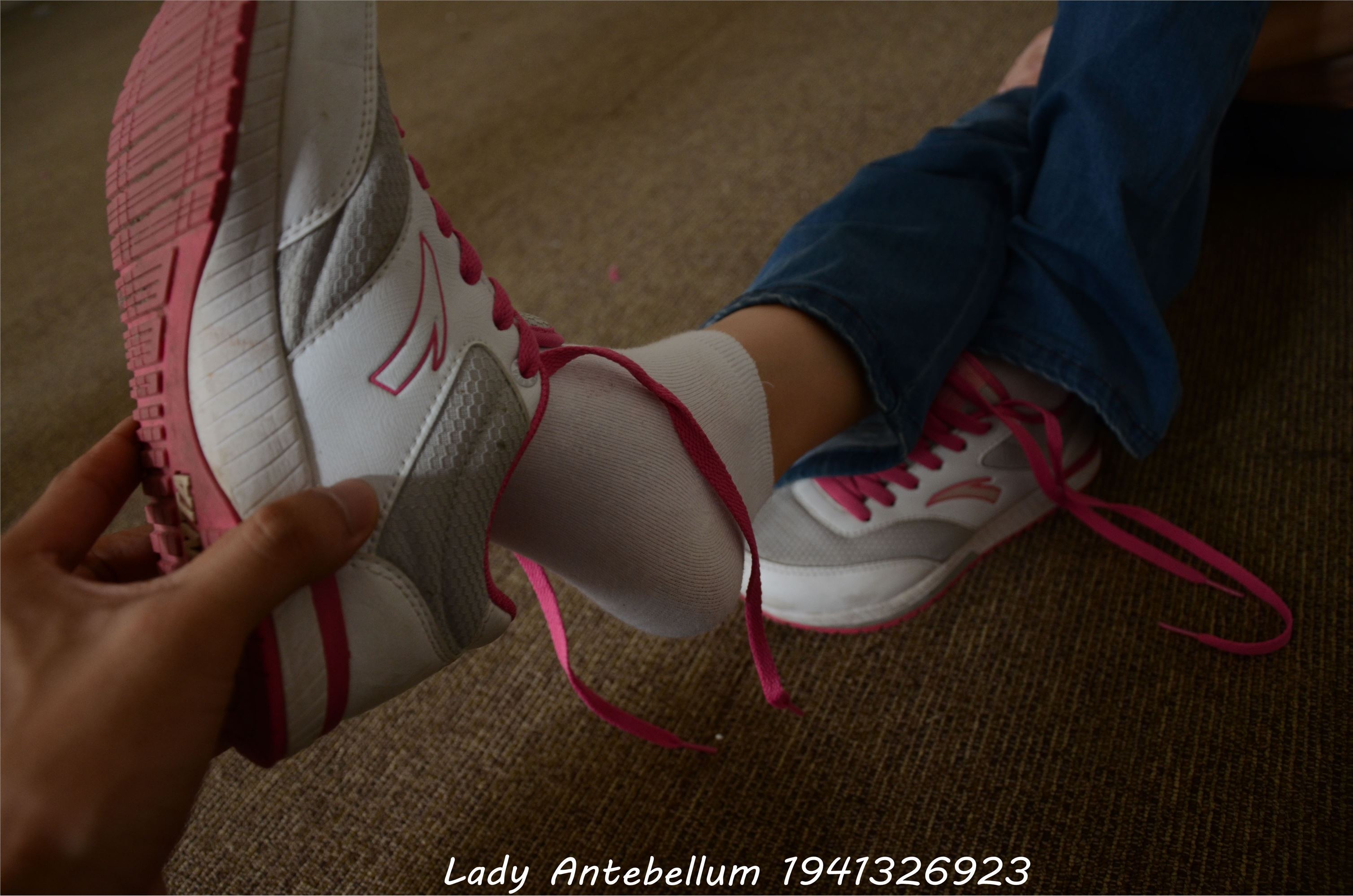 [战前女神] 恋足美腿棉袜女神级摄影套图 024