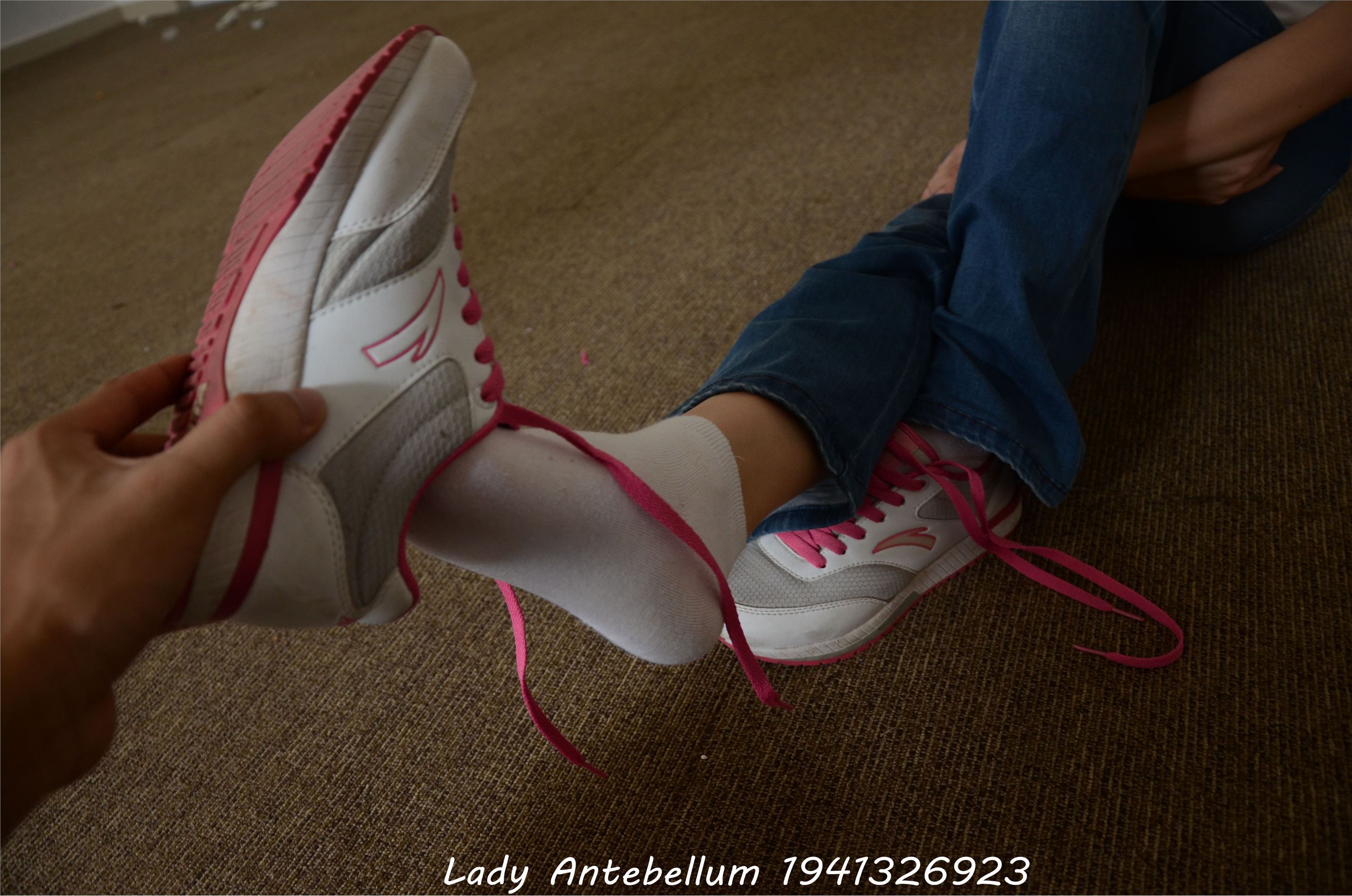 [战前女神] 恋足美腿棉袜女神级摄影套图 024