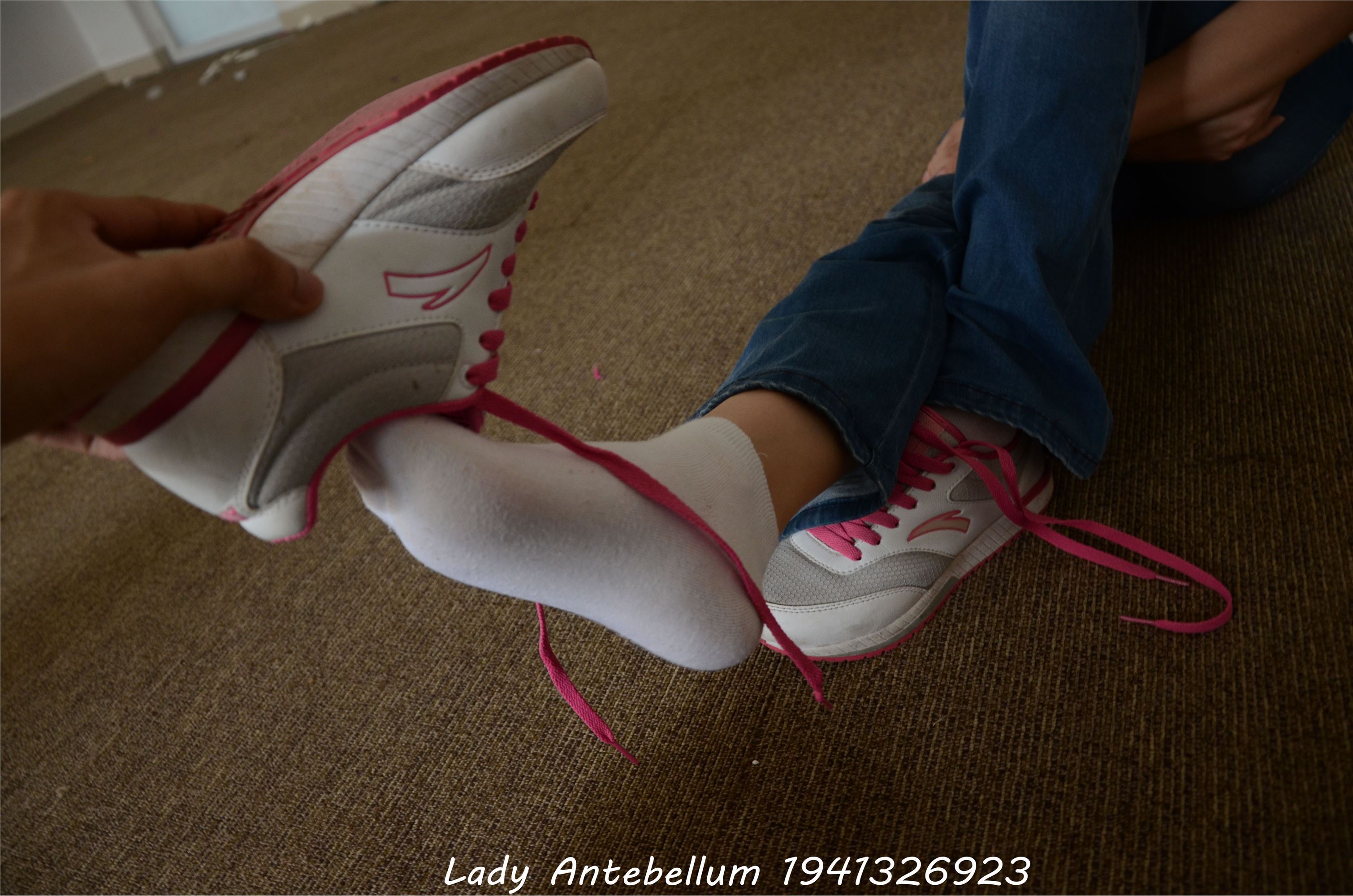 [战前女神] 恋足美腿棉袜女神级摄影套图 024