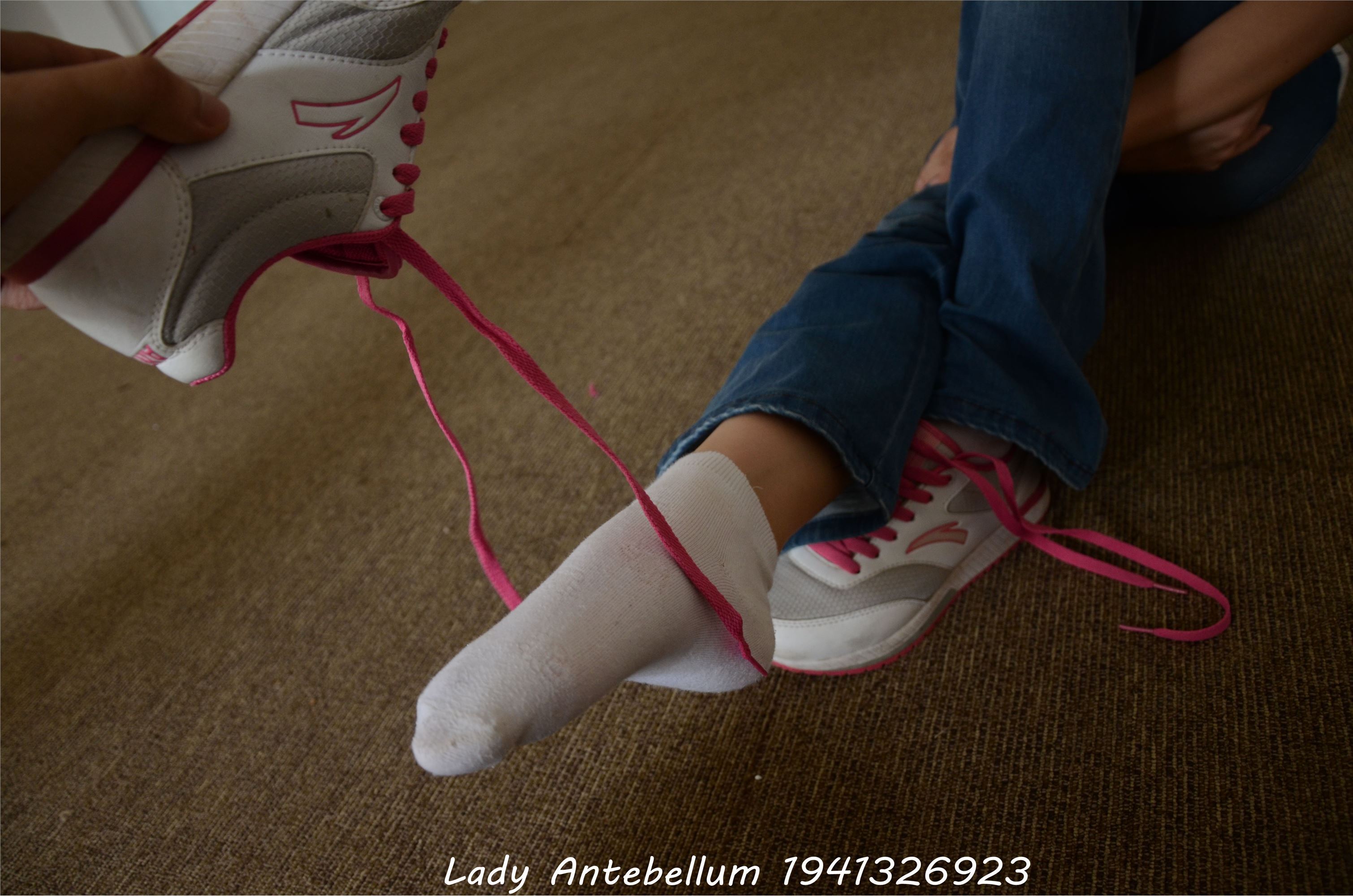 [战前女神] 恋足美腿棉袜女神级摄影套图 024