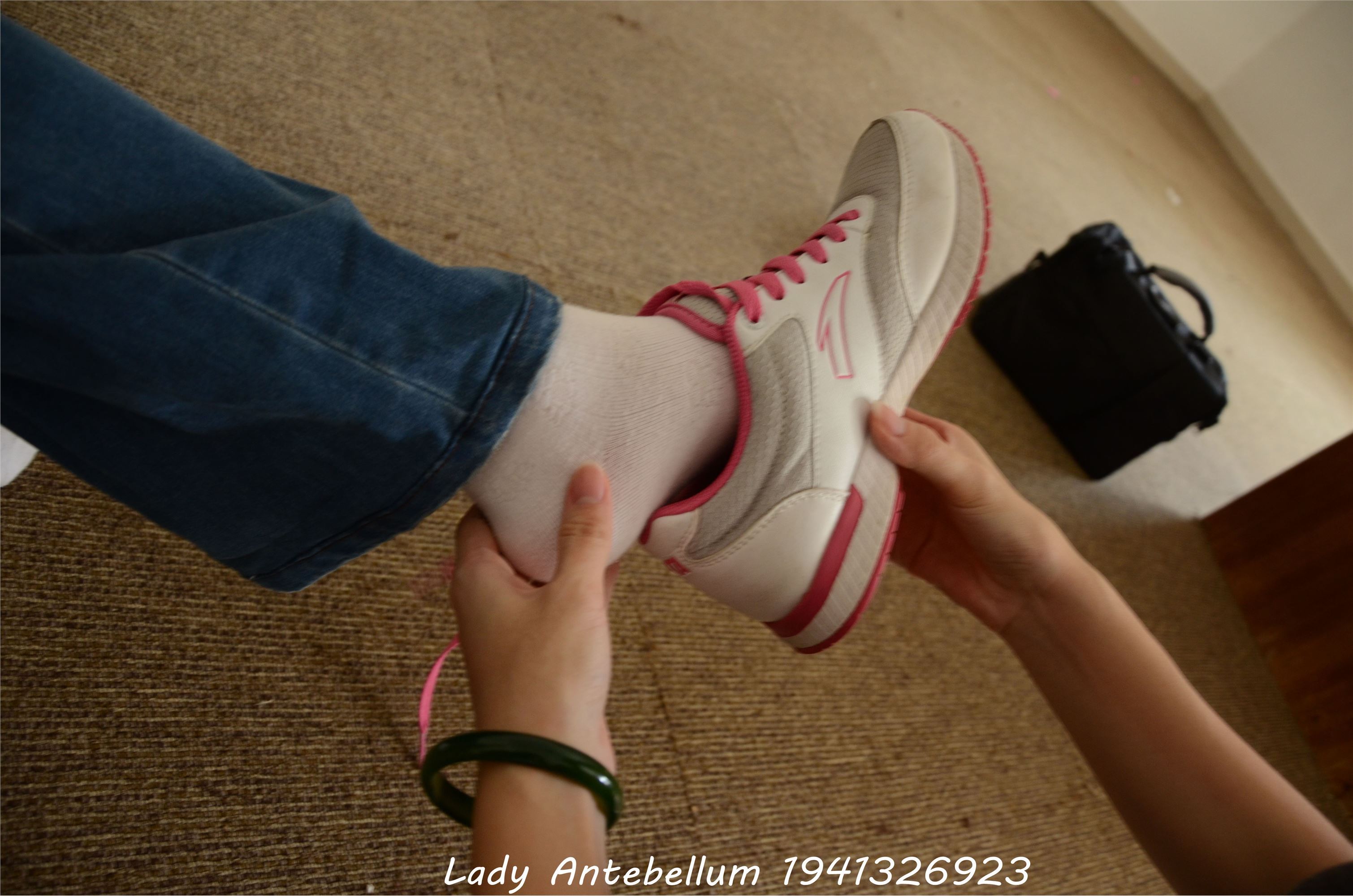 [战前女神] 恋足美腿棉袜女神级摄影套图 024