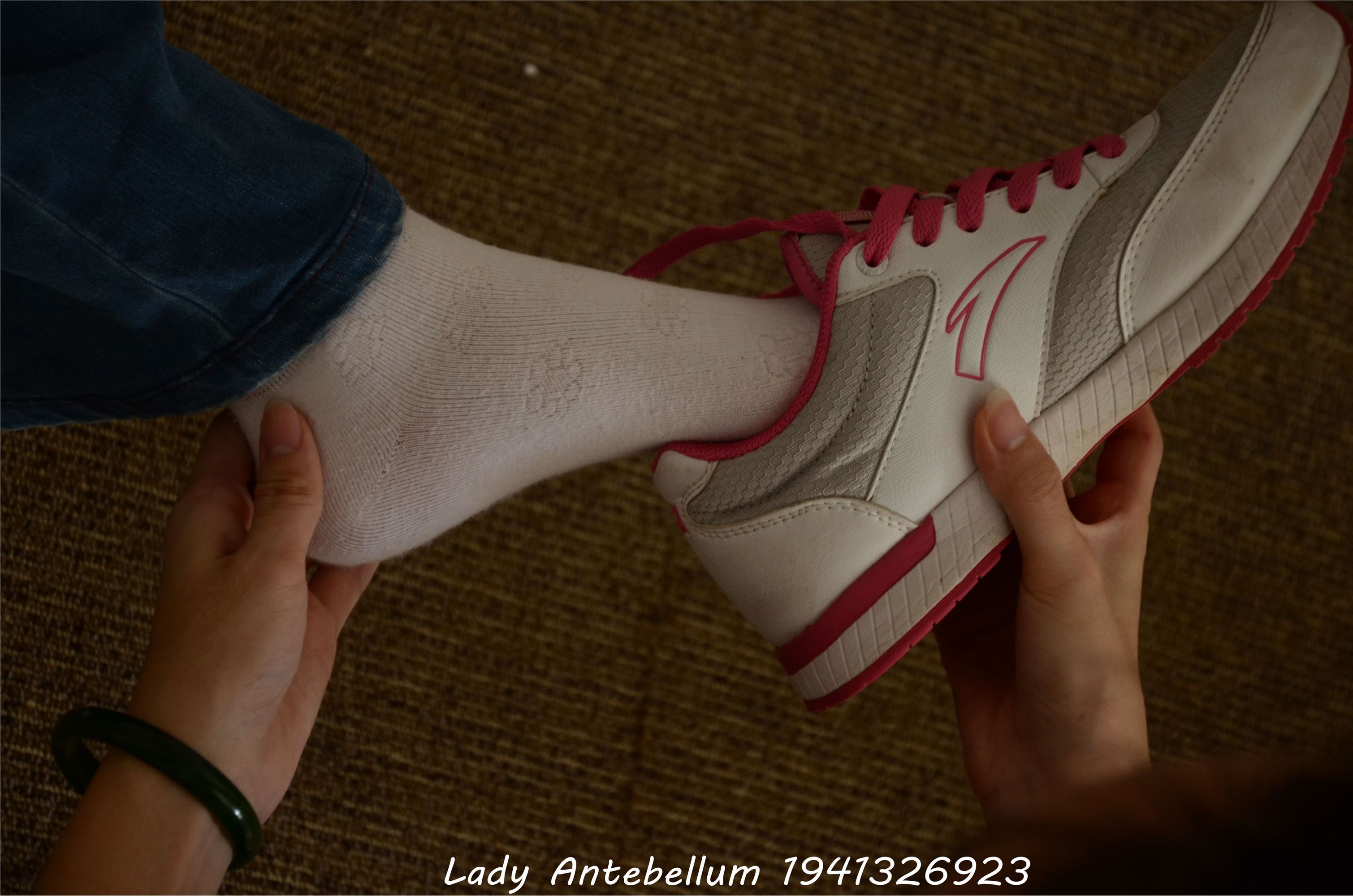 [战前女神] 恋足美腿棉袜女神级摄影套图 024