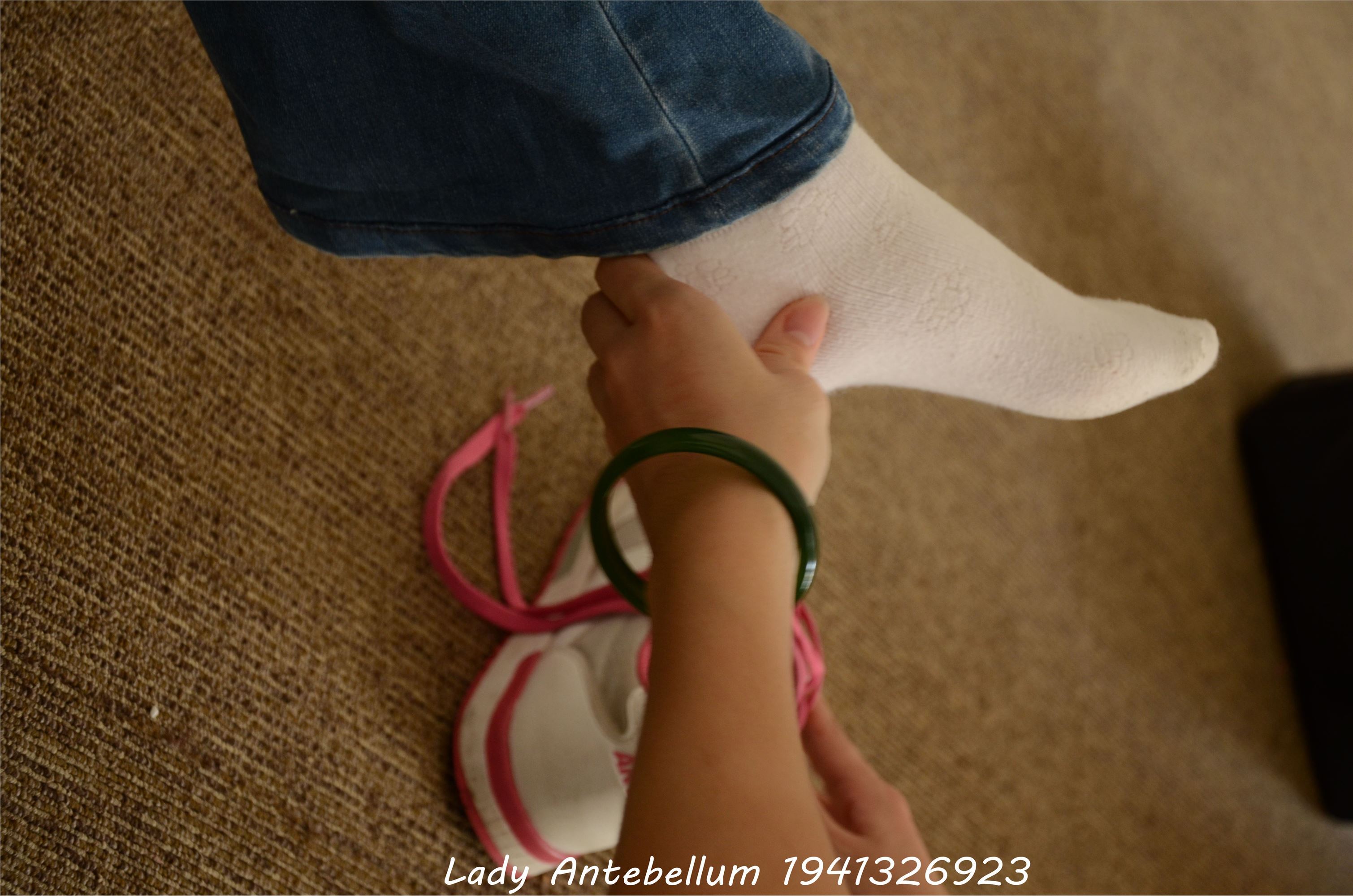 [战前女神] 恋足美腿棉袜女神级摄影套图 024