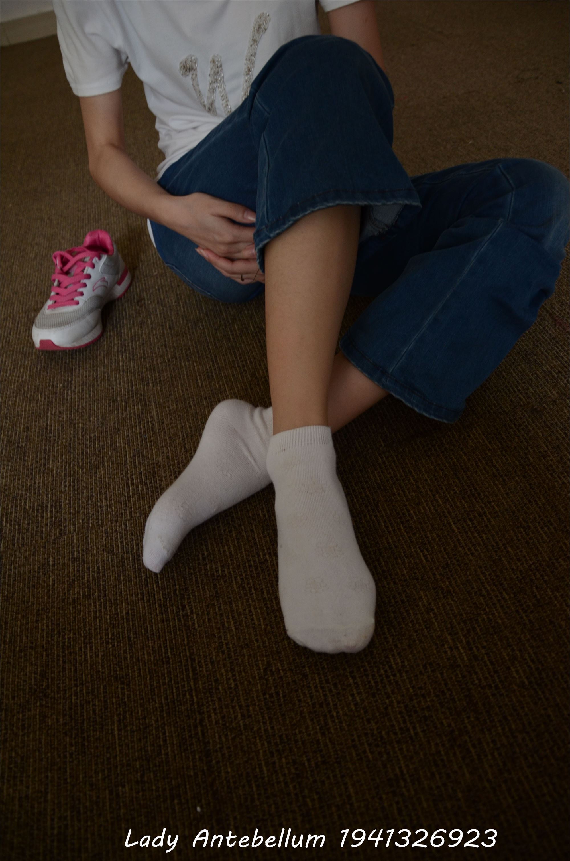 [战前女神] 恋足美腿棉袜女神级摄影套图 024