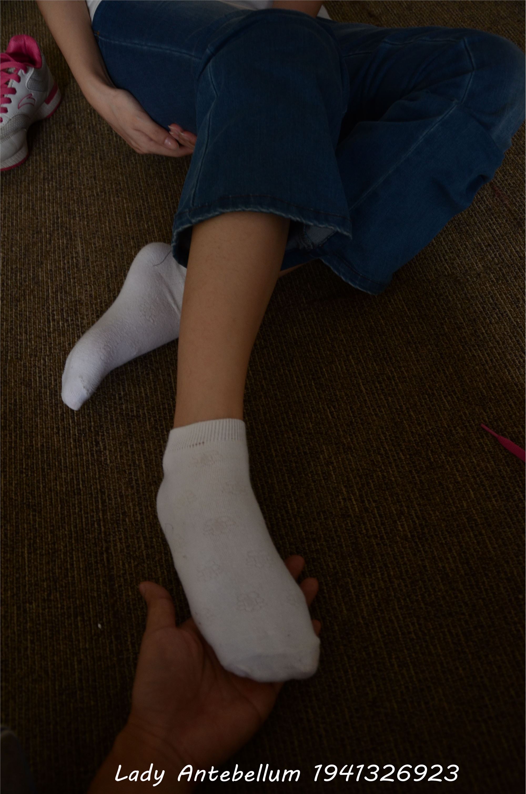 [战前女神] 恋足美腿棉袜女神级摄影套图 024