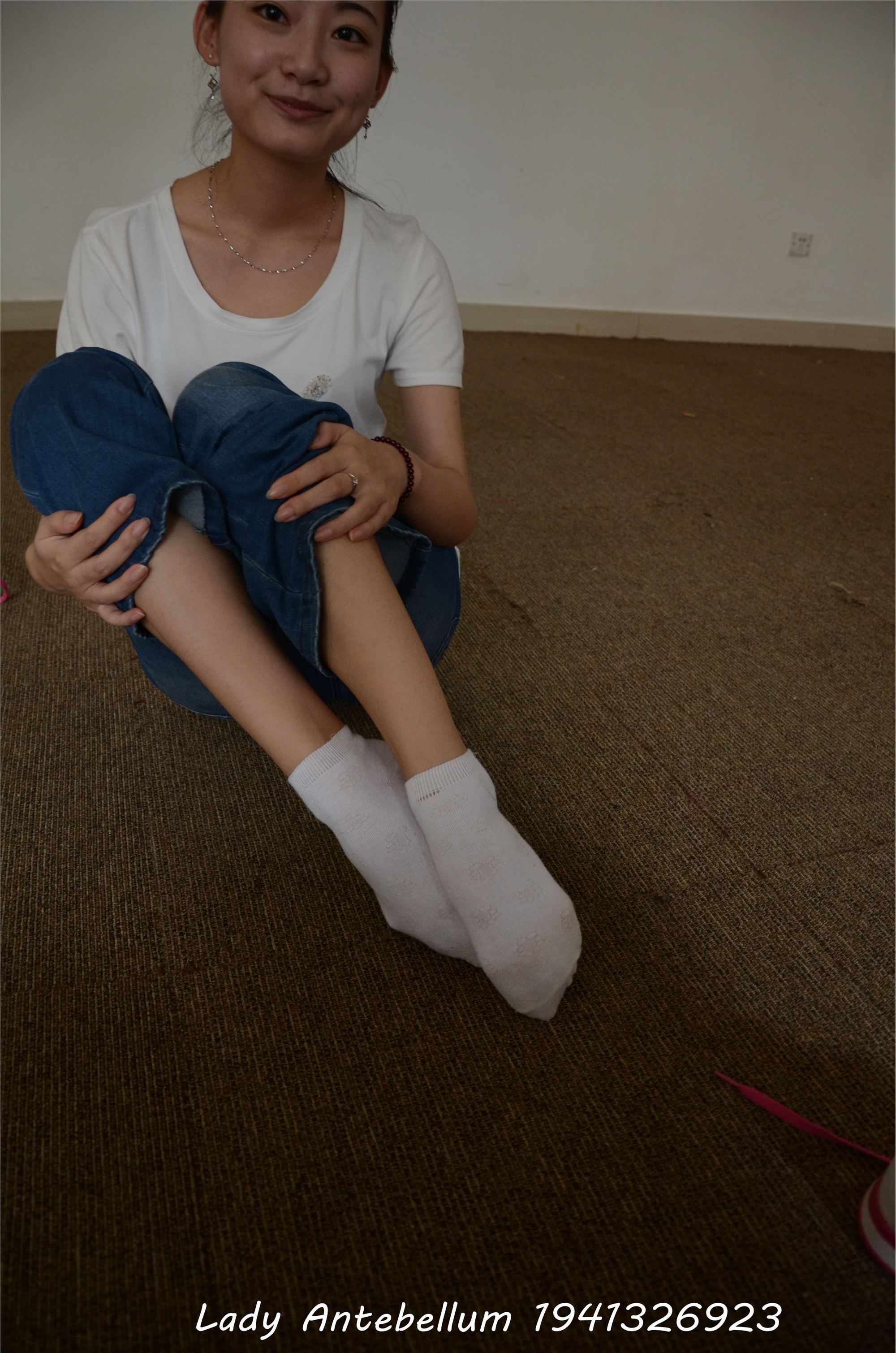 [战前女神] 恋足美腿棉袜女神级摄影套图 024