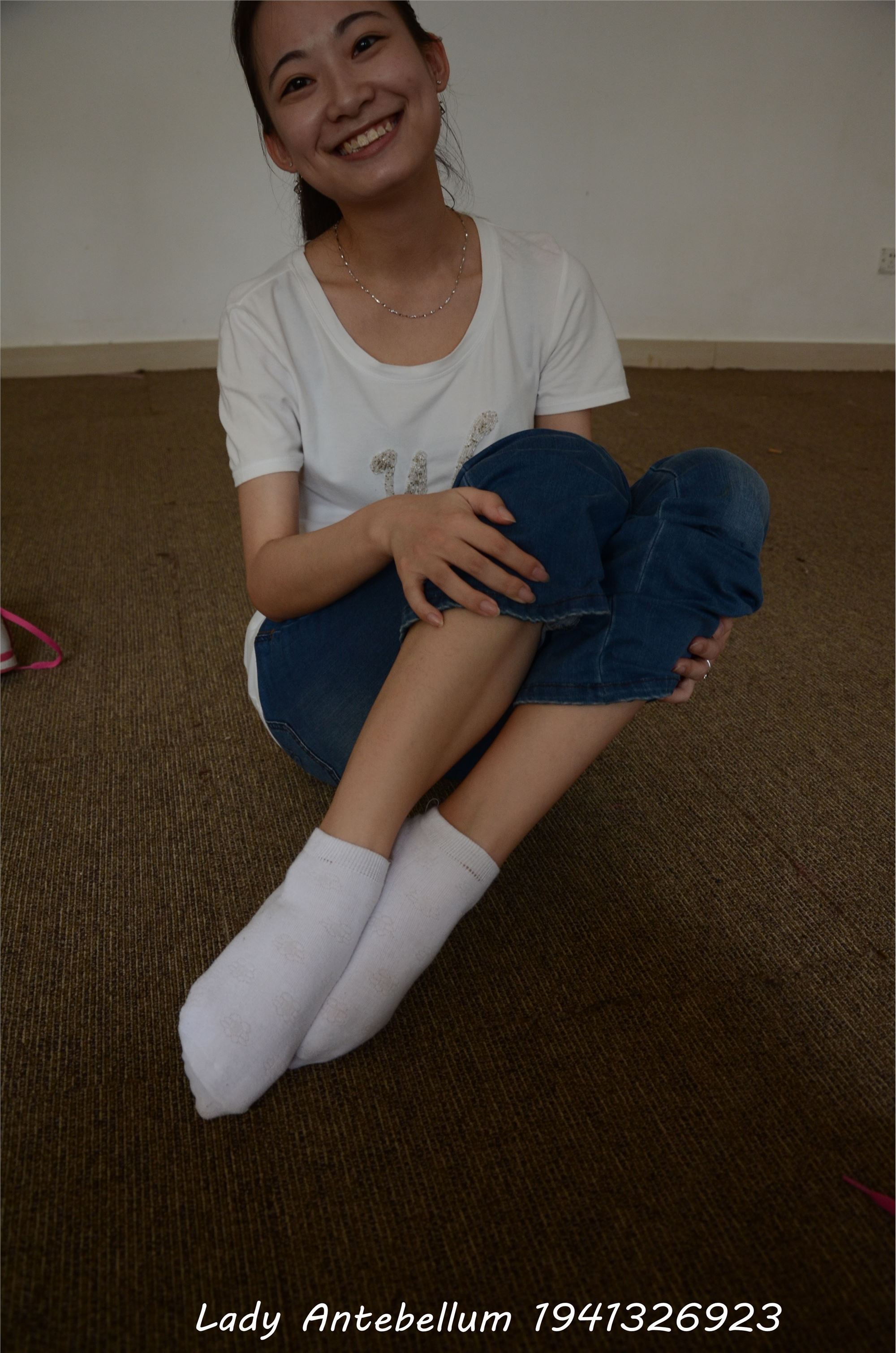 [战前女神] 恋足美腿棉袜女神级摄影套图 024