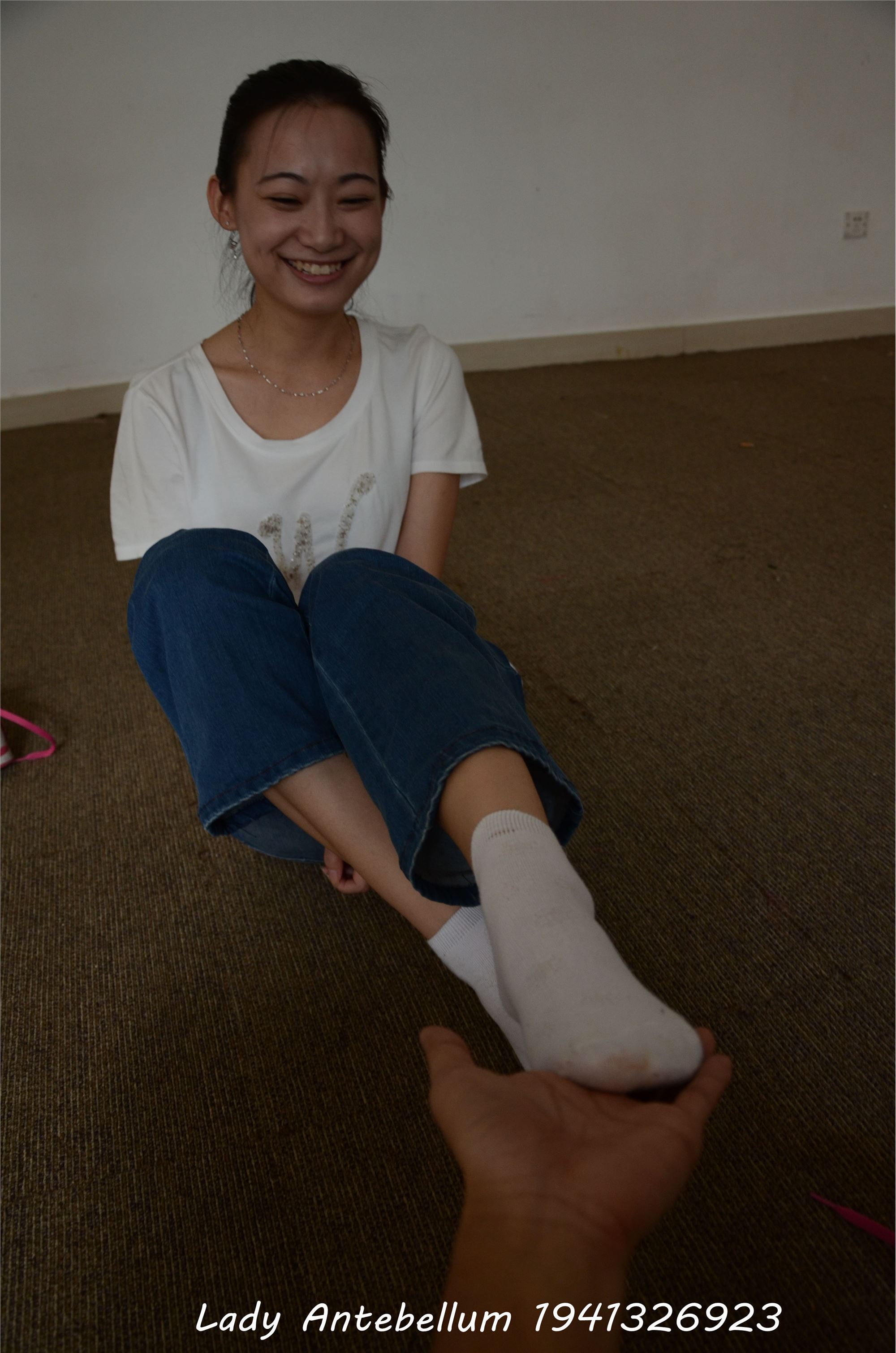 [战前女神] 恋足美腿棉袜女神级摄影套图 024