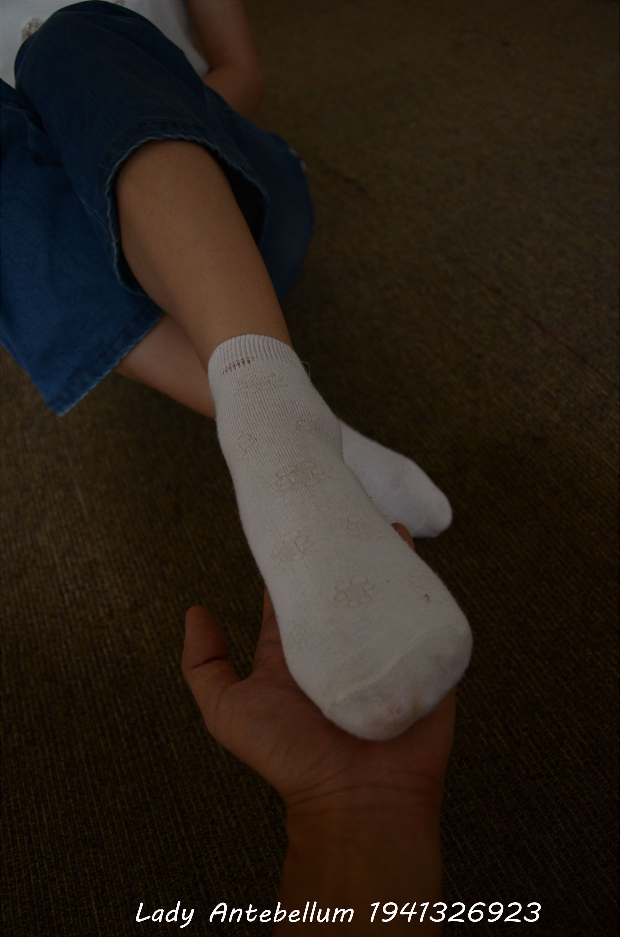 [战前女神] 恋足美腿棉袜女神级摄影套图 024