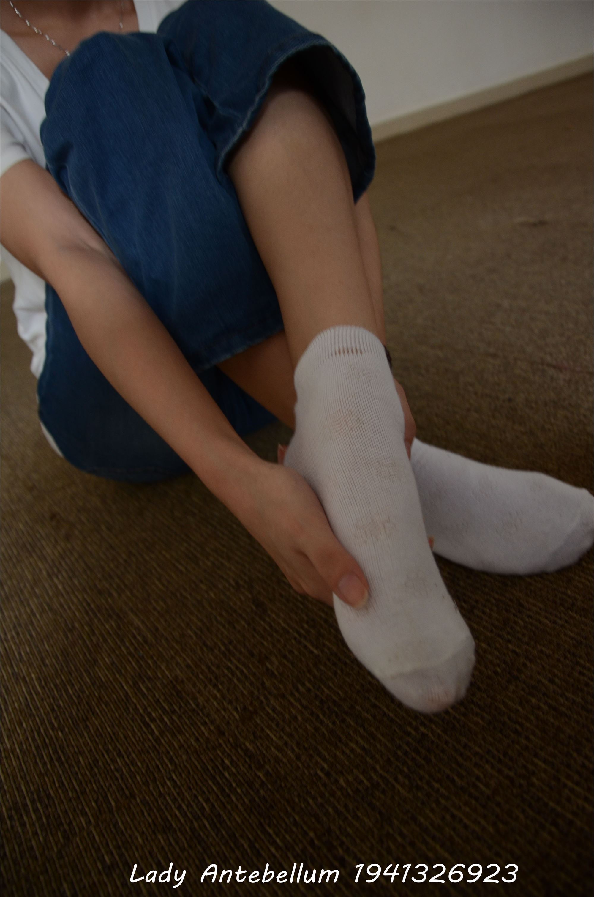 [战前女神] 恋足美腿棉袜女神级摄影套图 024