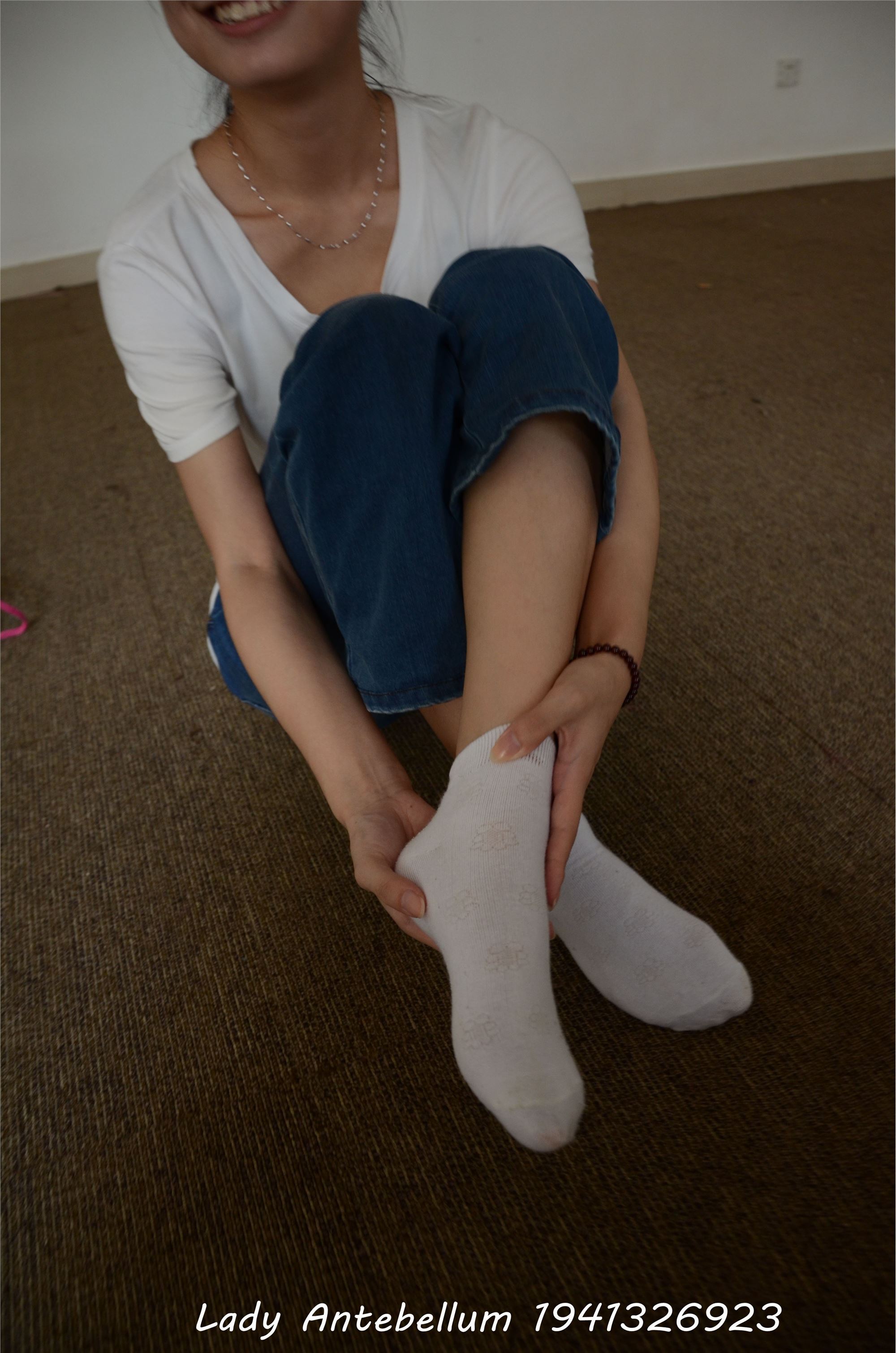 [战前女神] 恋足美腿棉袜女神级摄影套图 024