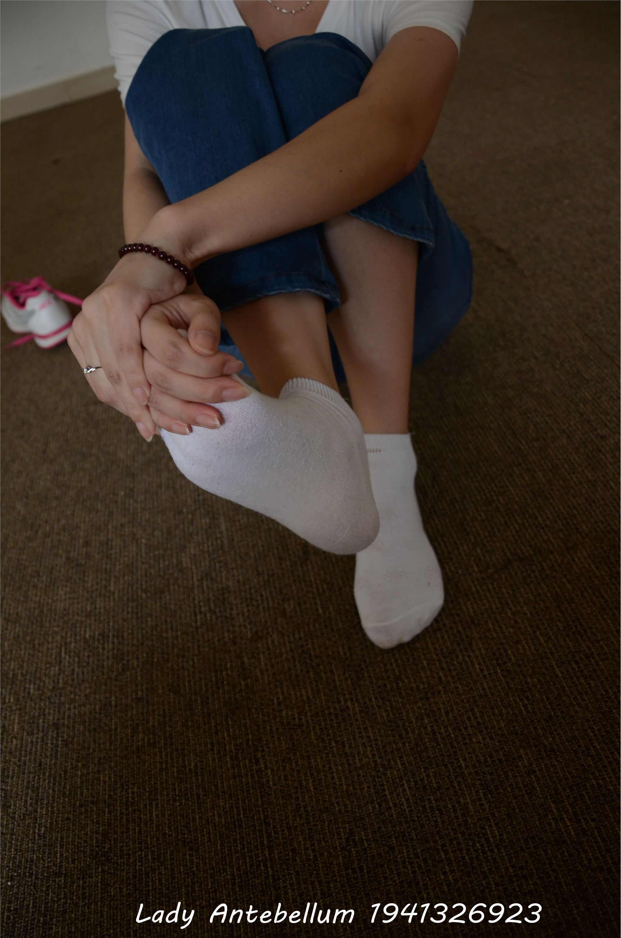 [战前女神] 恋足美腿棉袜女神级摄影套图 024