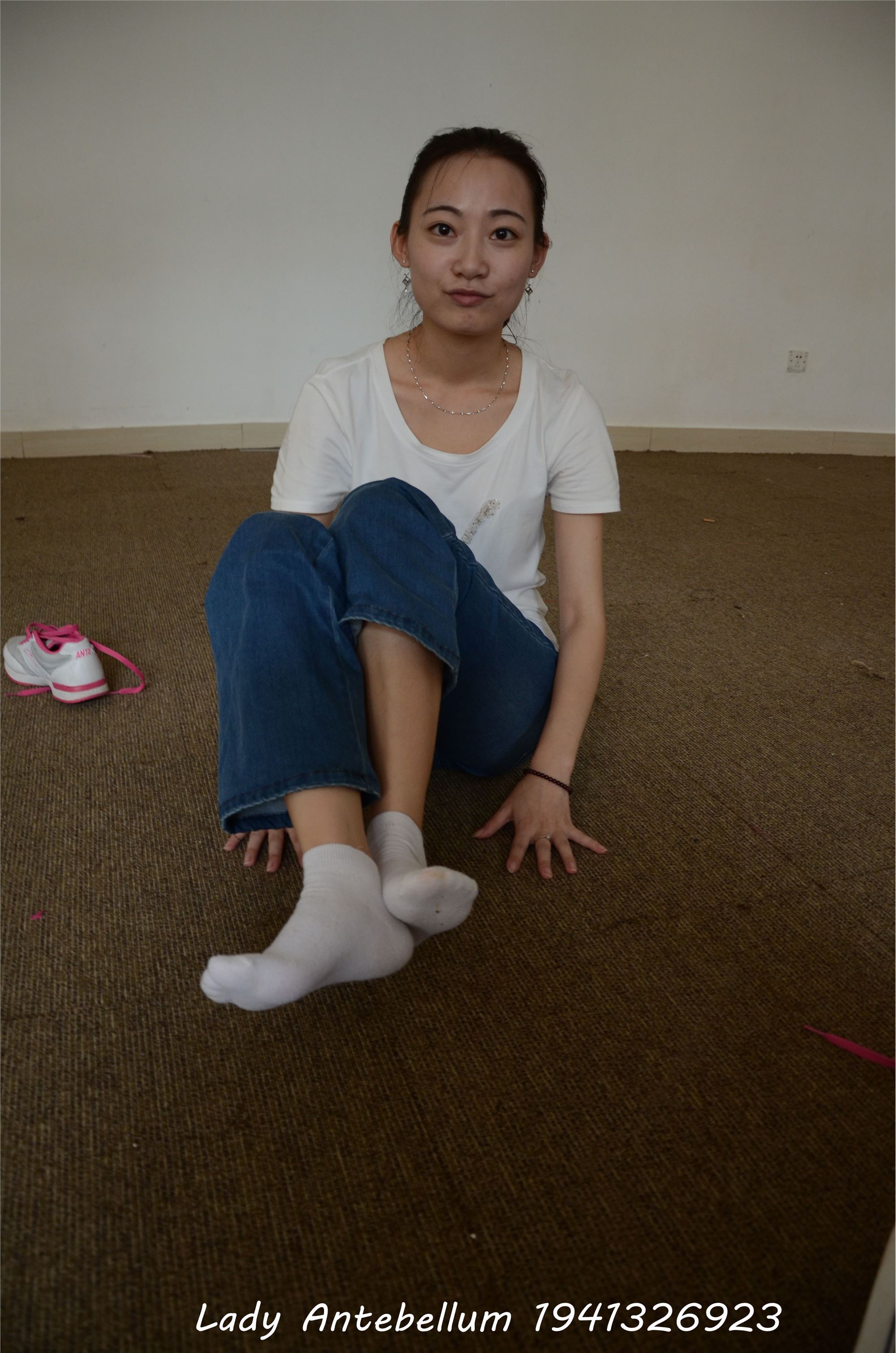 [战前女神] 恋足美腿棉袜女神级摄影套图 024