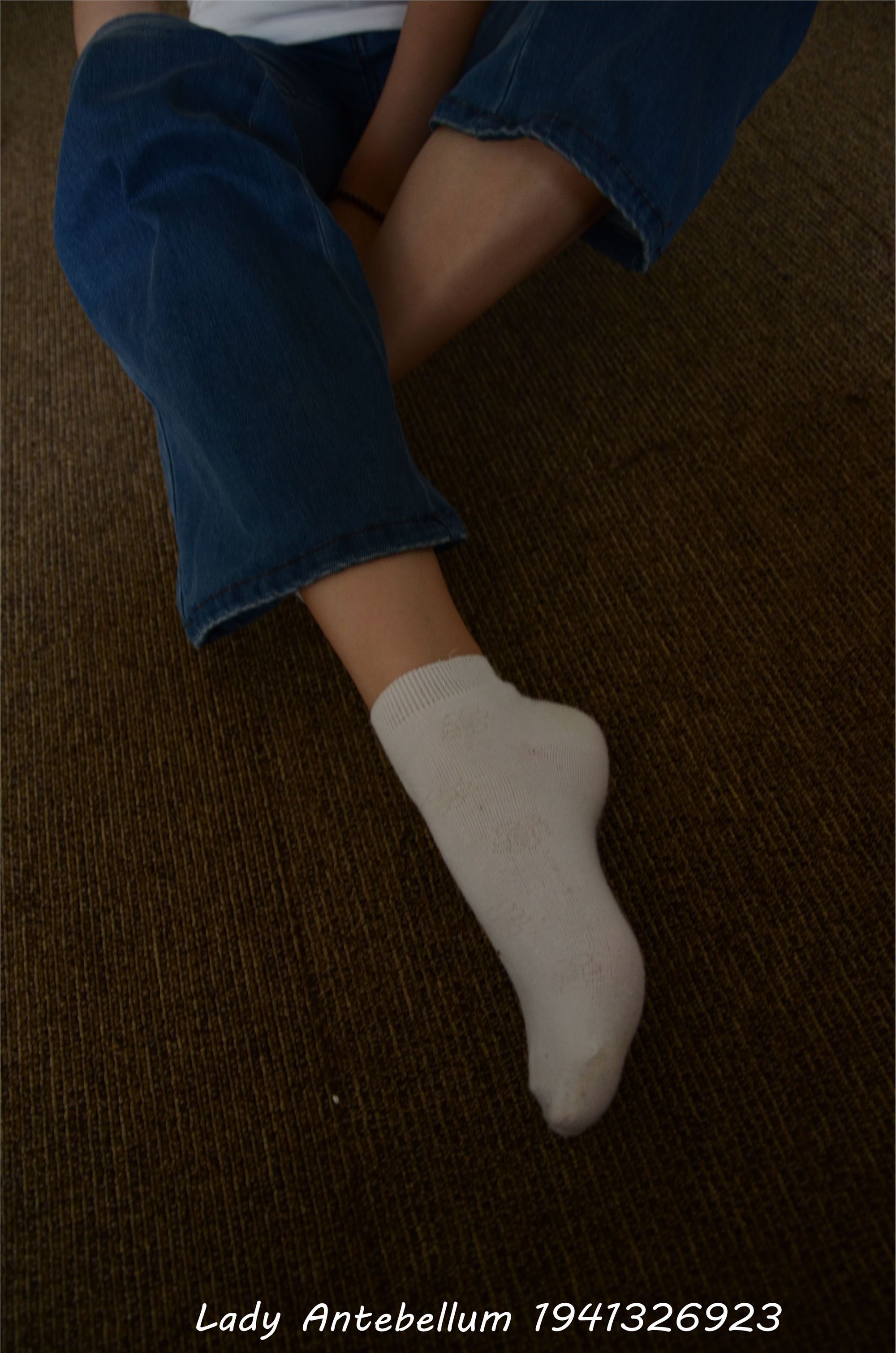 [战前女神] 恋足美腿棉袜女神级摄影套图 024