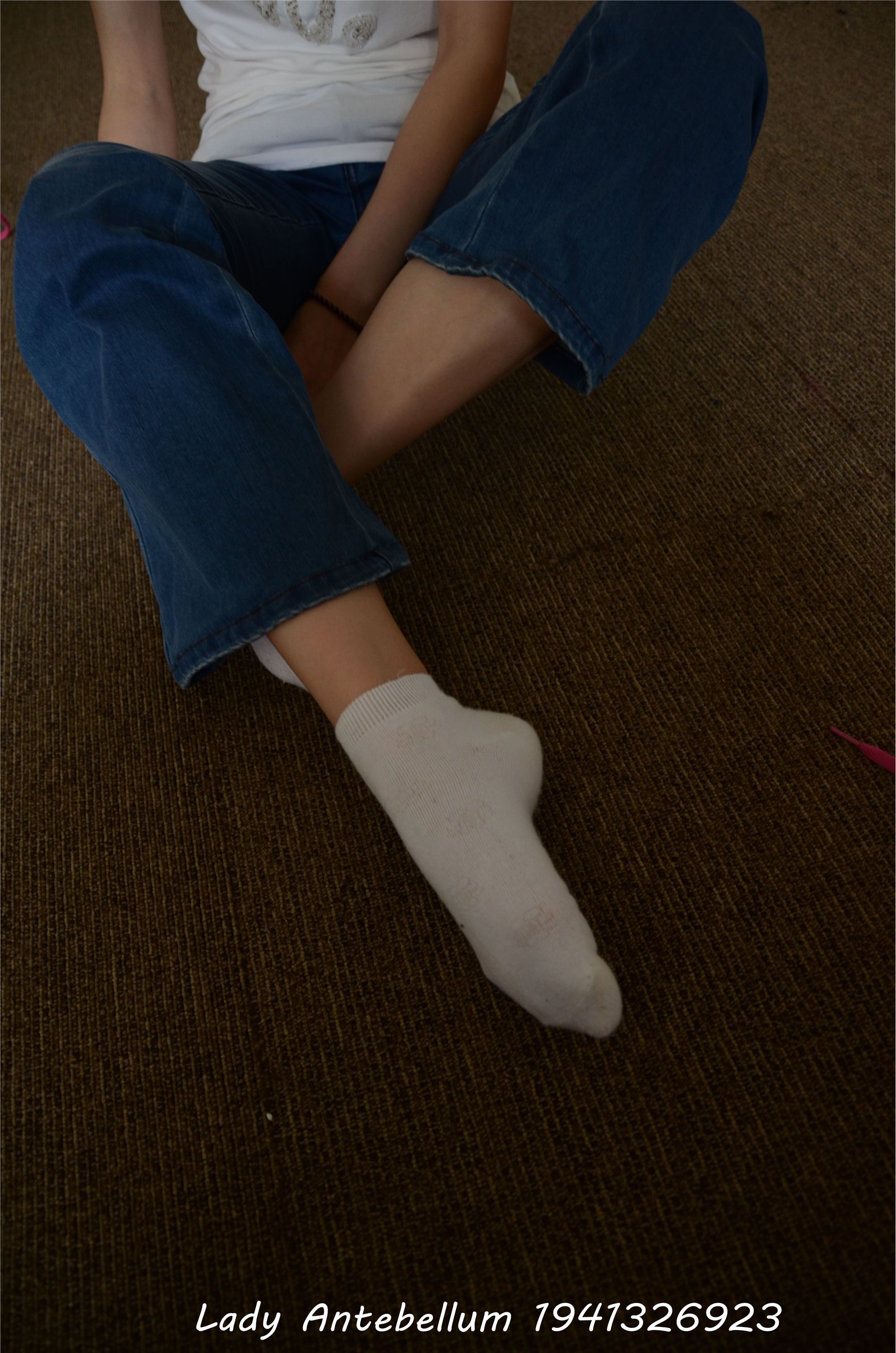 [战前女神] 恋足美腿棉袜女神级摄影套图 024