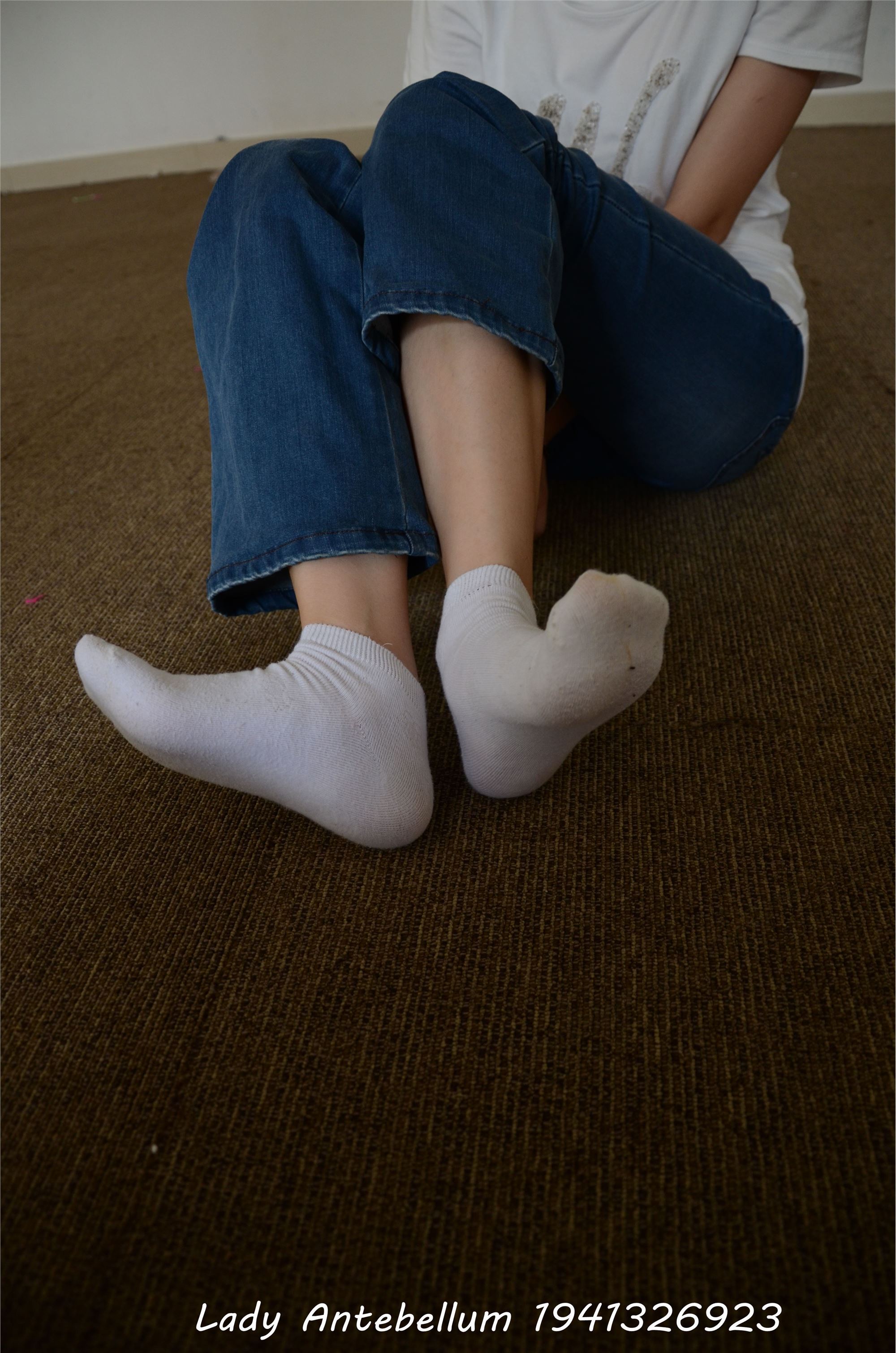 [战前女神] 恋足美腿棉袜女神级摄影套图 024