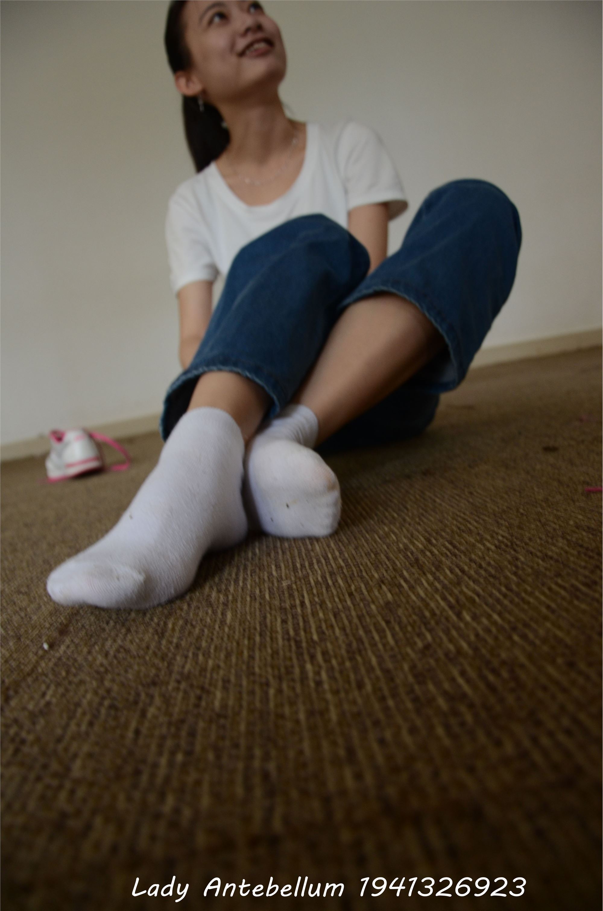 [战前女神] 恋足美腿棉袜女神级摄影套图 024