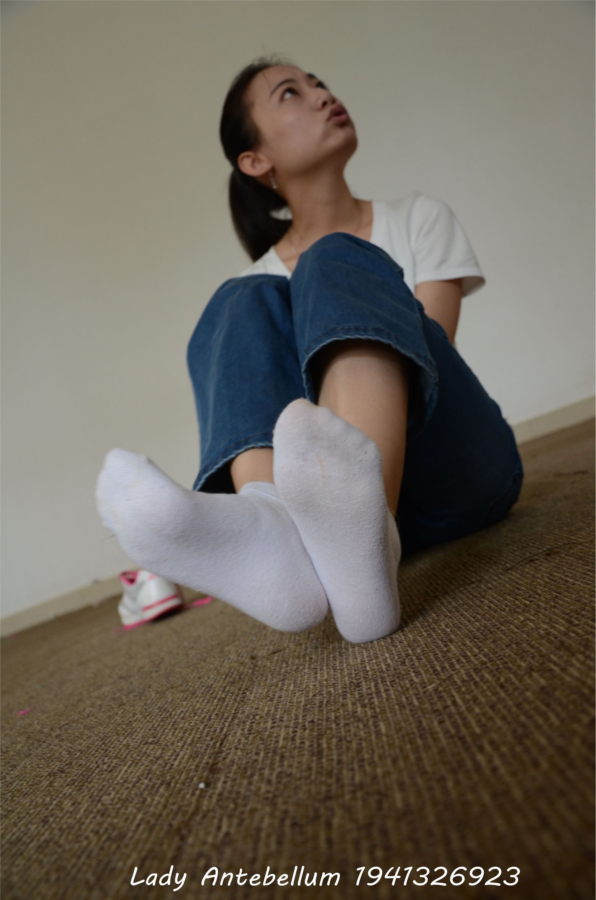 [战前女神] 恋足美腿棉袜女神级摄影套图 024