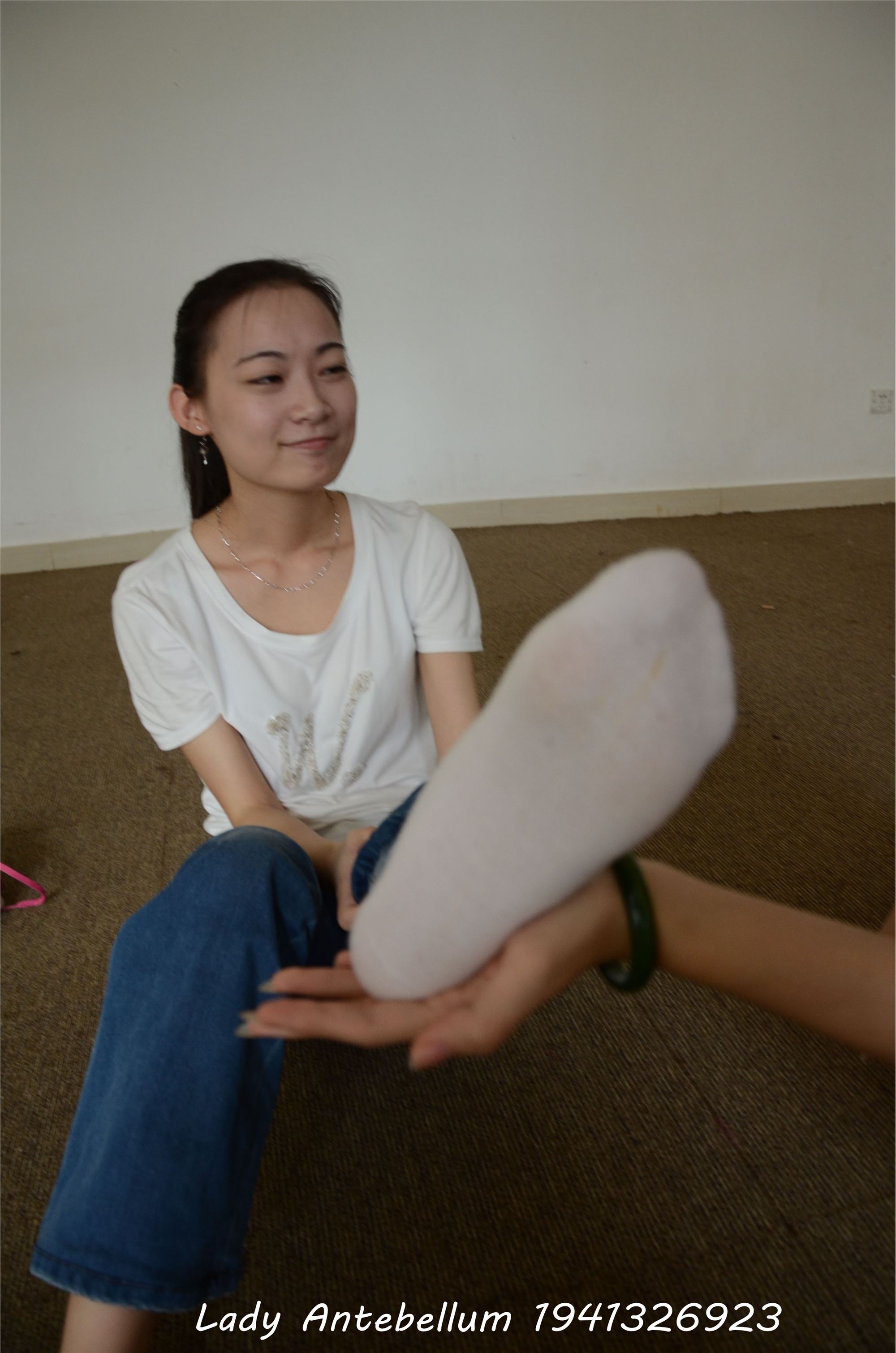 [战前女神] 恋足美腿棉袜女神级摄影套图 024