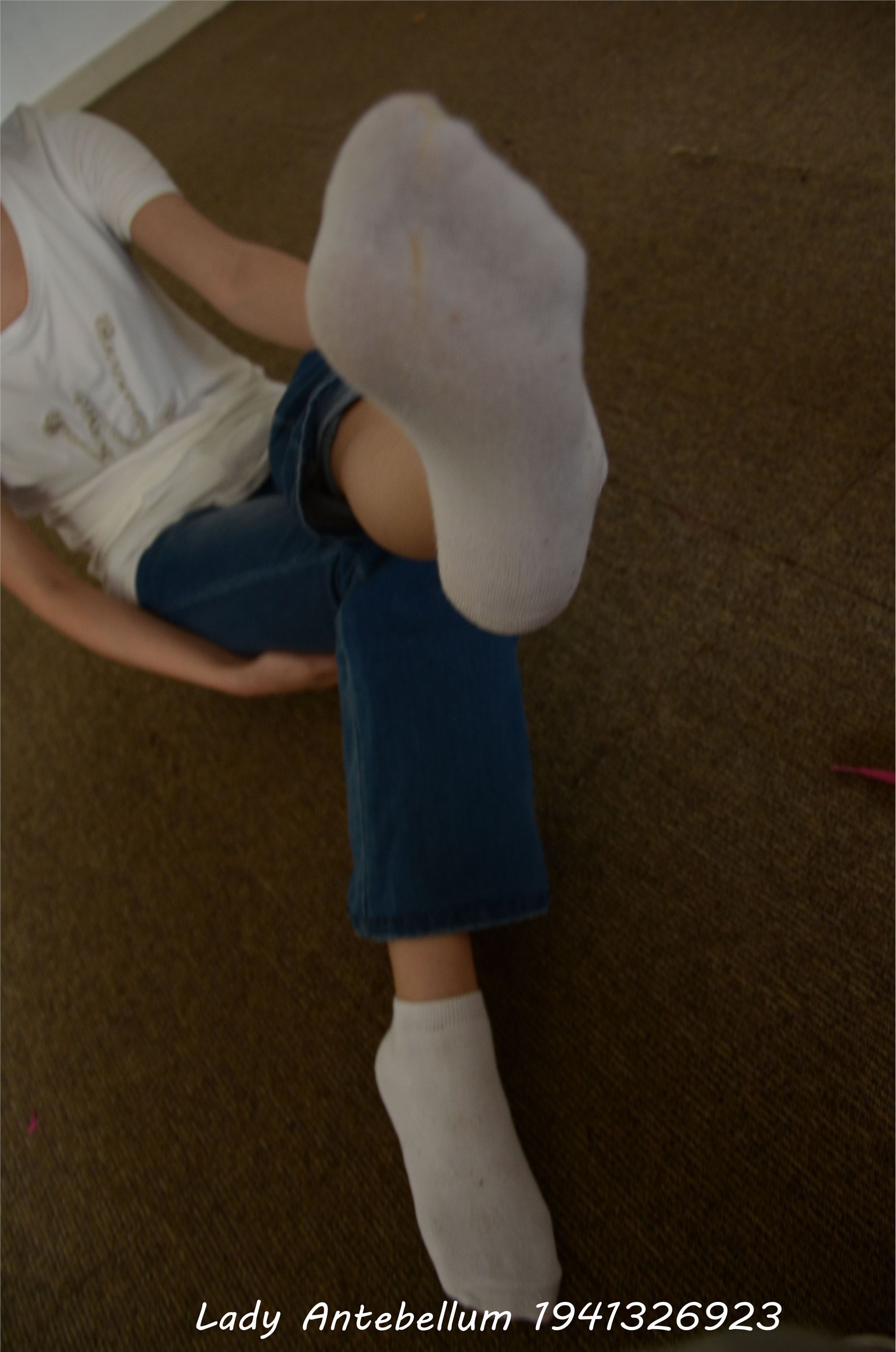 [战前女神] 恋足美腿棉袜女神级摄影套图 024