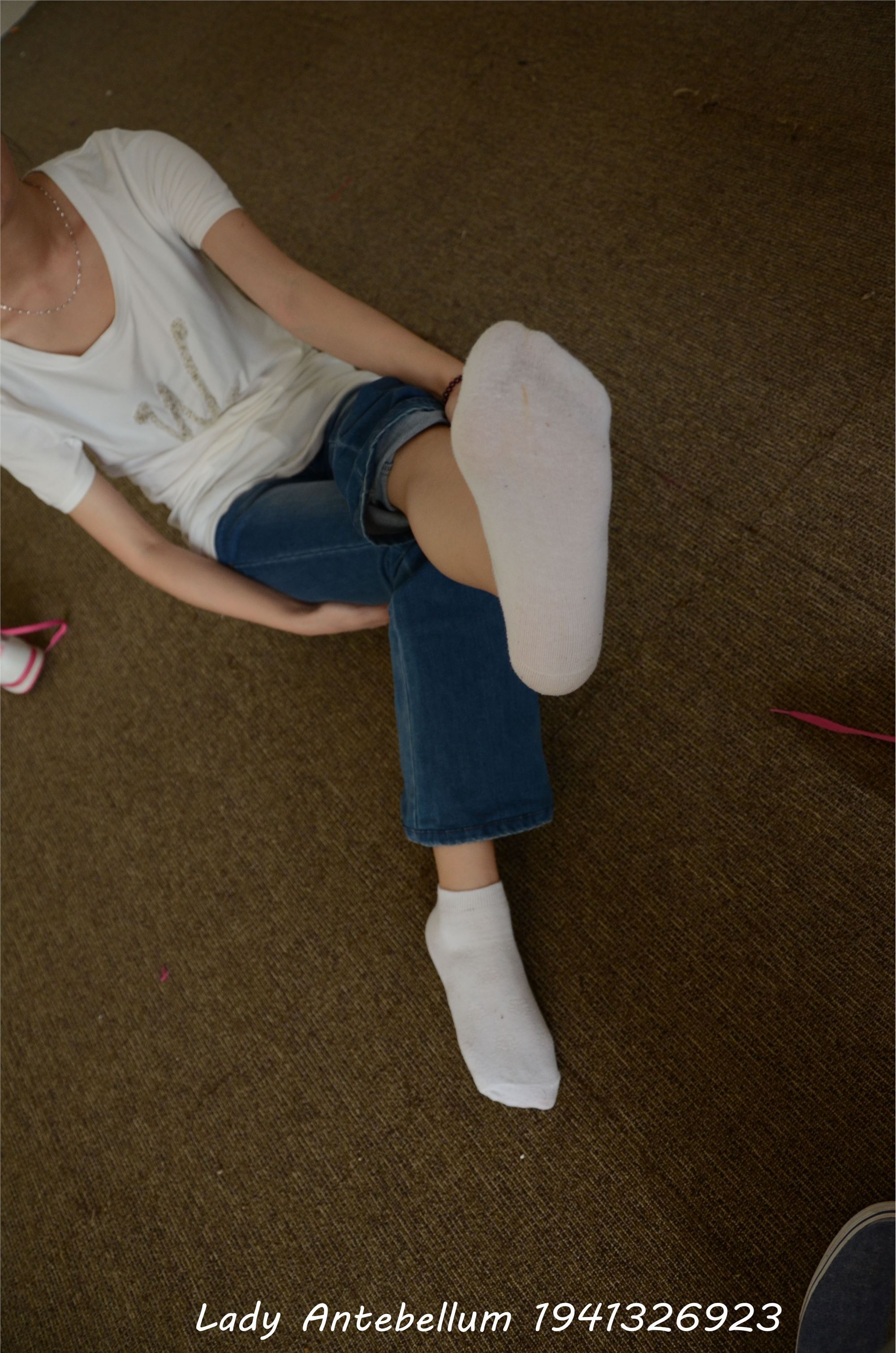 [战前女神] 恋足美腿棉袜女神级摄影套图 024