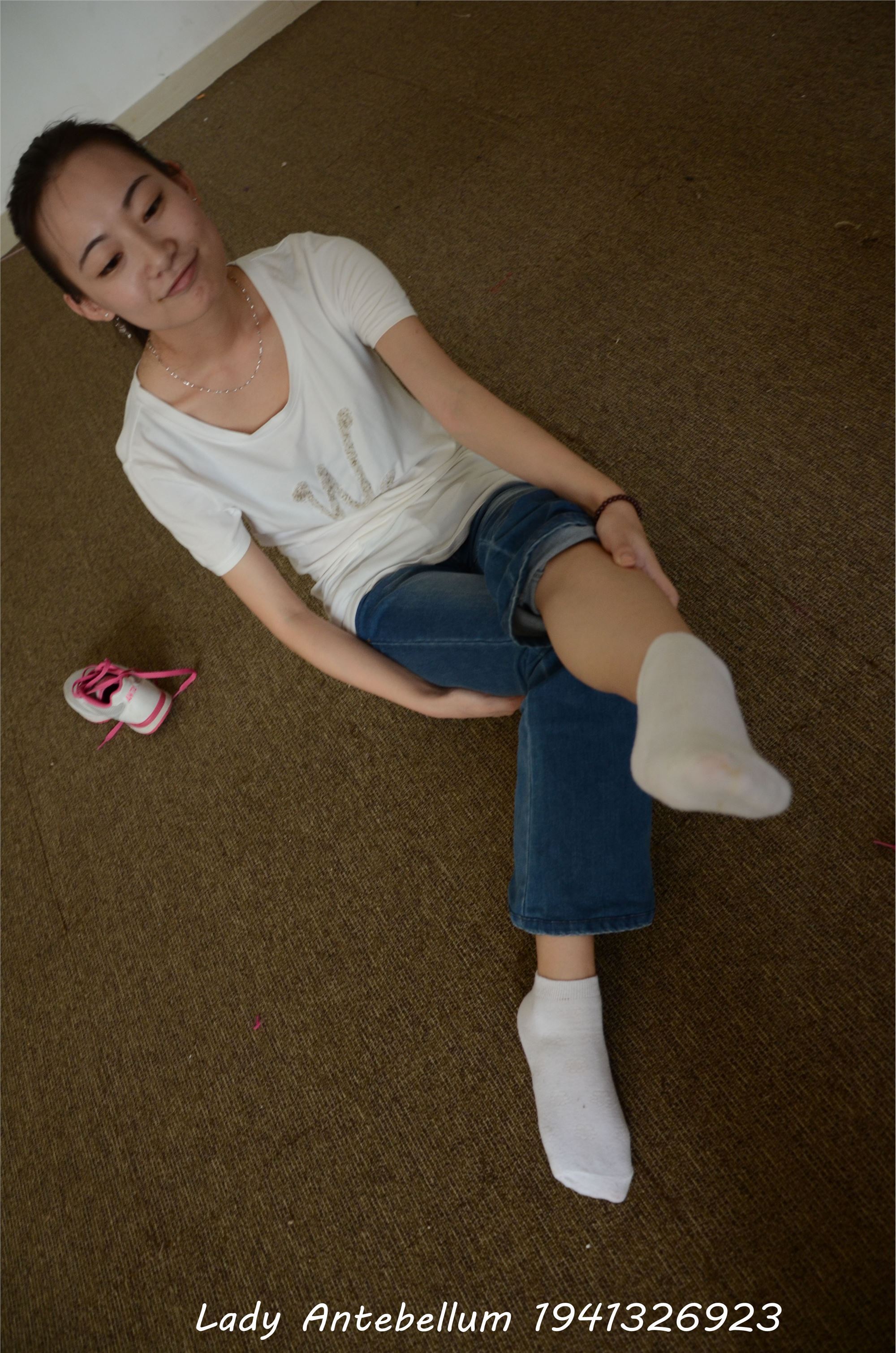 [战前女神] 恋足美腿棉袜女神级摄影套图 024