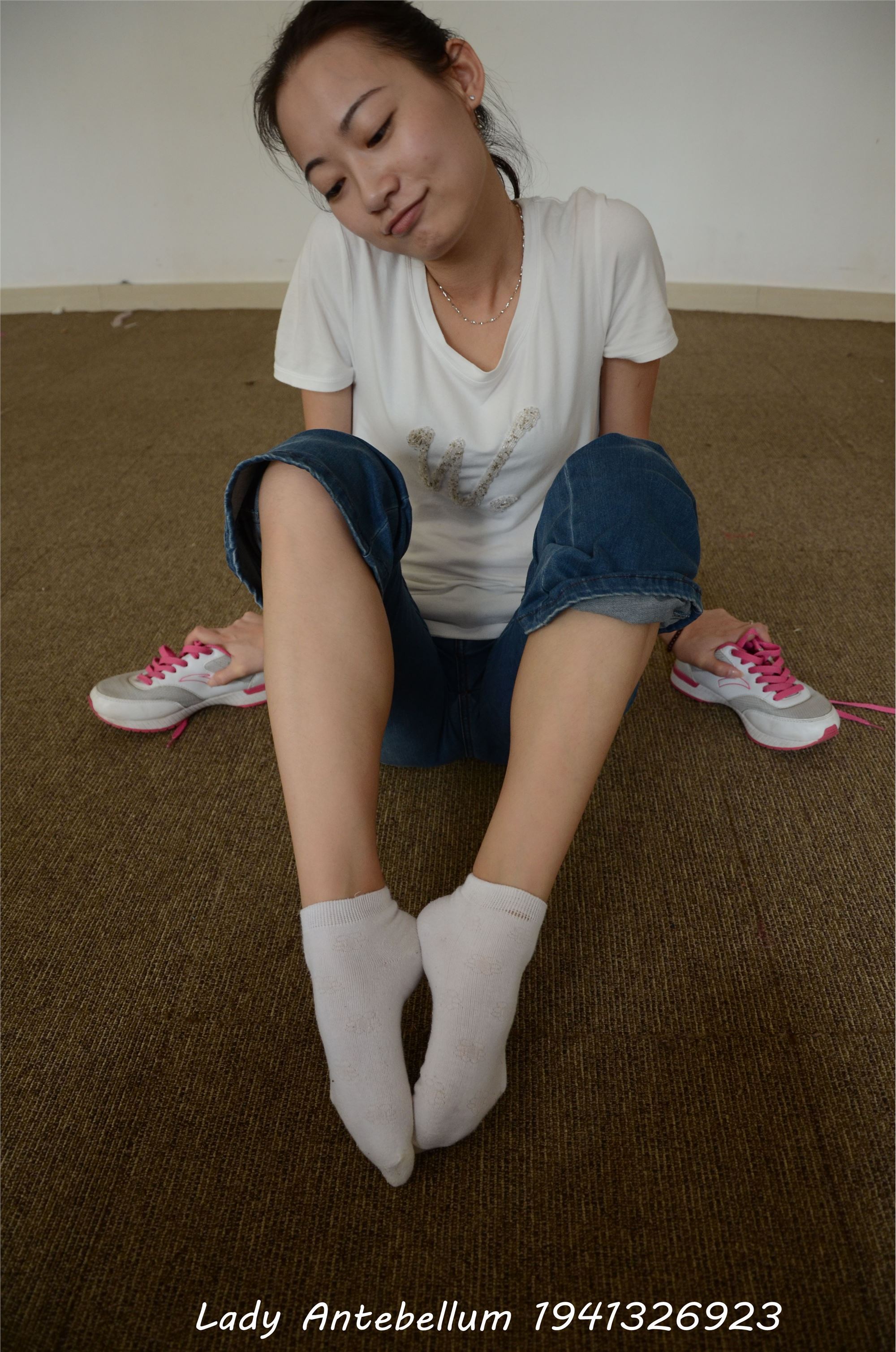 [战前女神] 恋足美腿棉袜女神级摄影套图 024