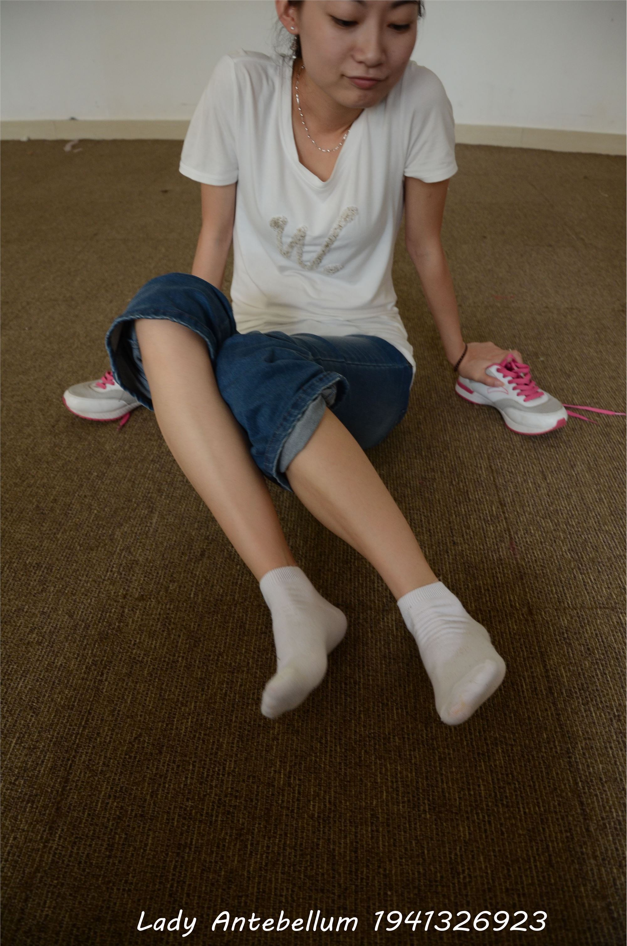 [战前女神] 恋足美腿棉袜女神级摄影套图 024