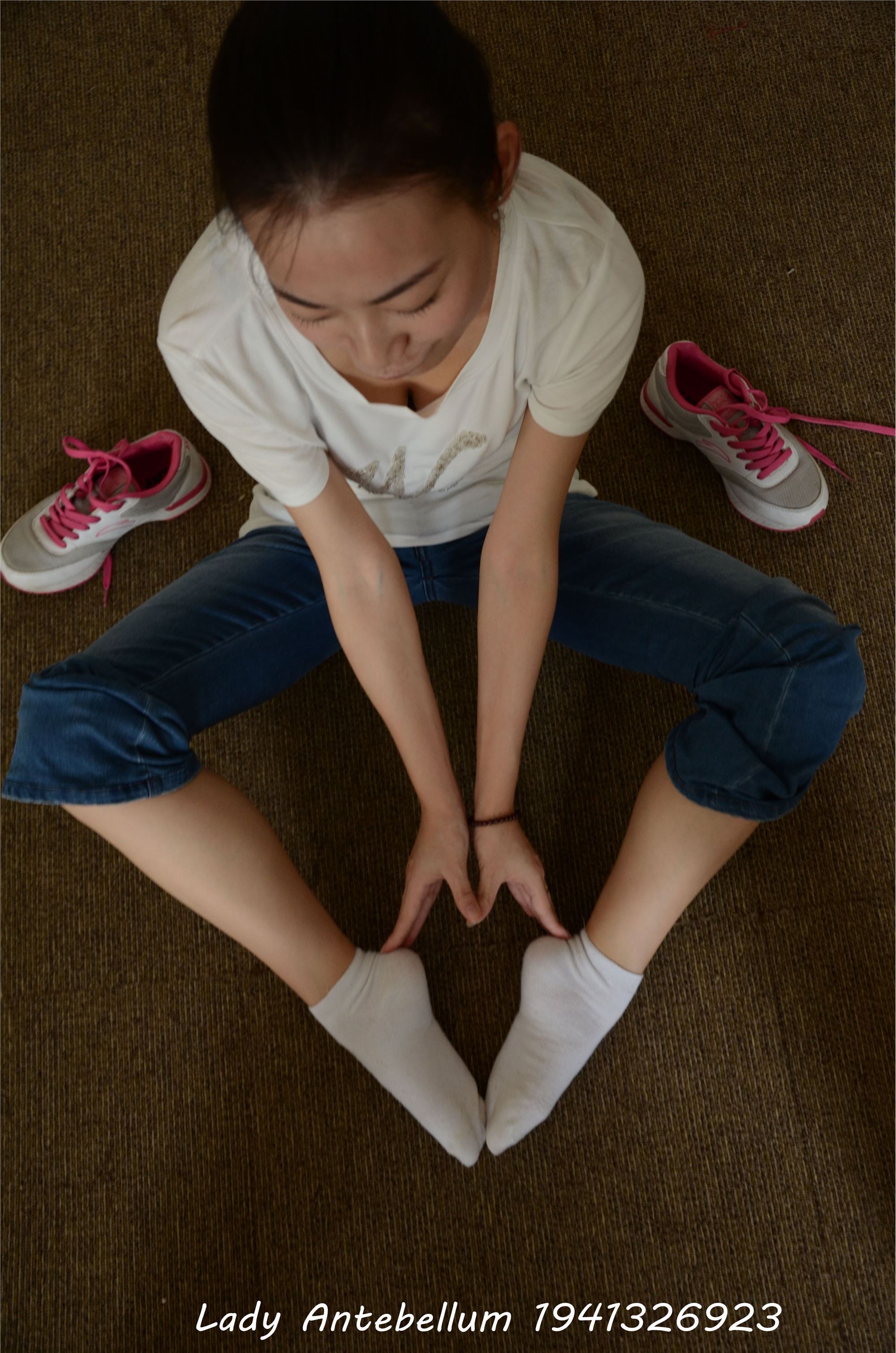 [战前女神] 恋足美腿棉袜女神级摄影套图 024