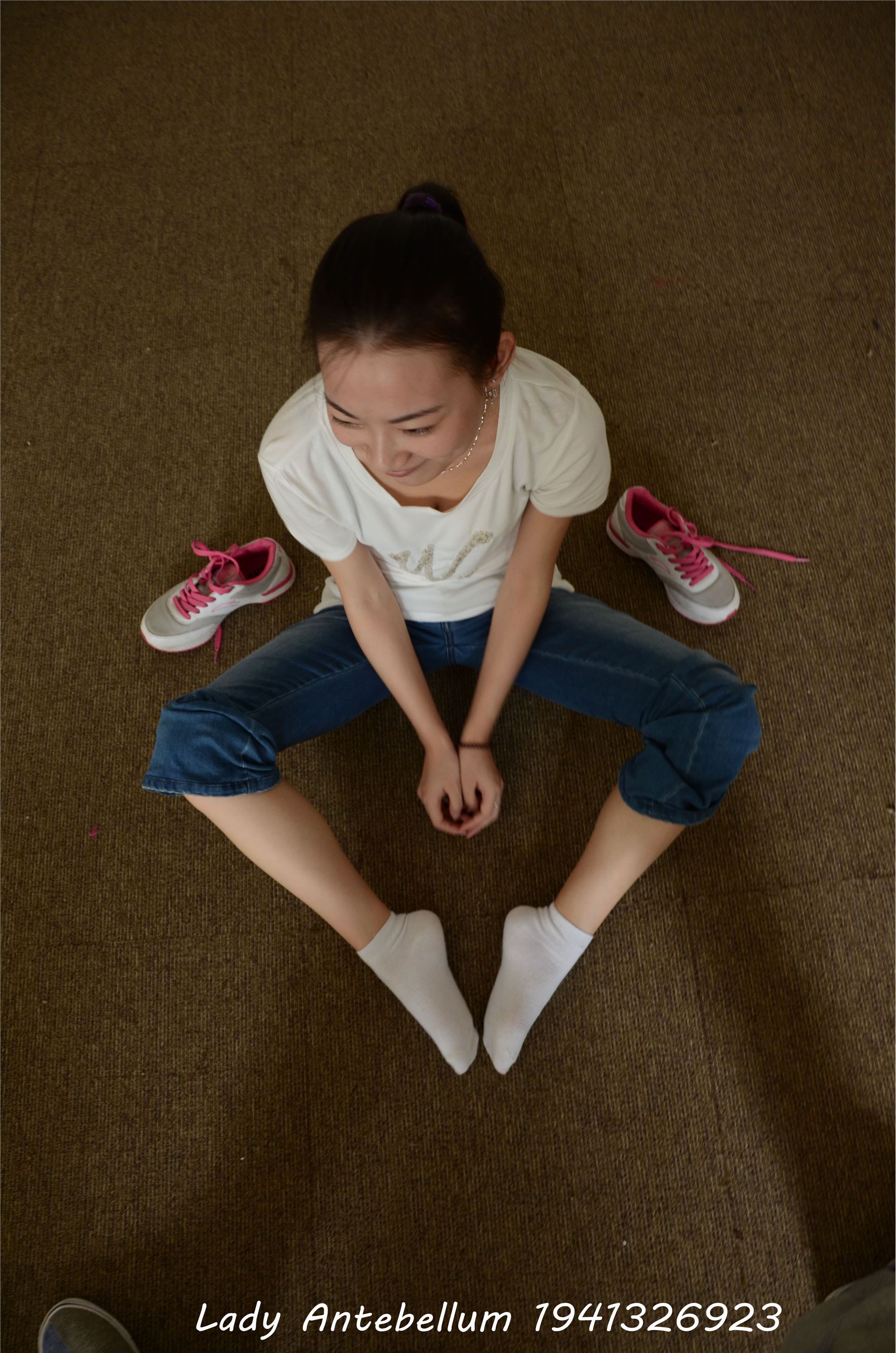 [战前女神] 恋足美腿棉袜女神级摄影套图 024