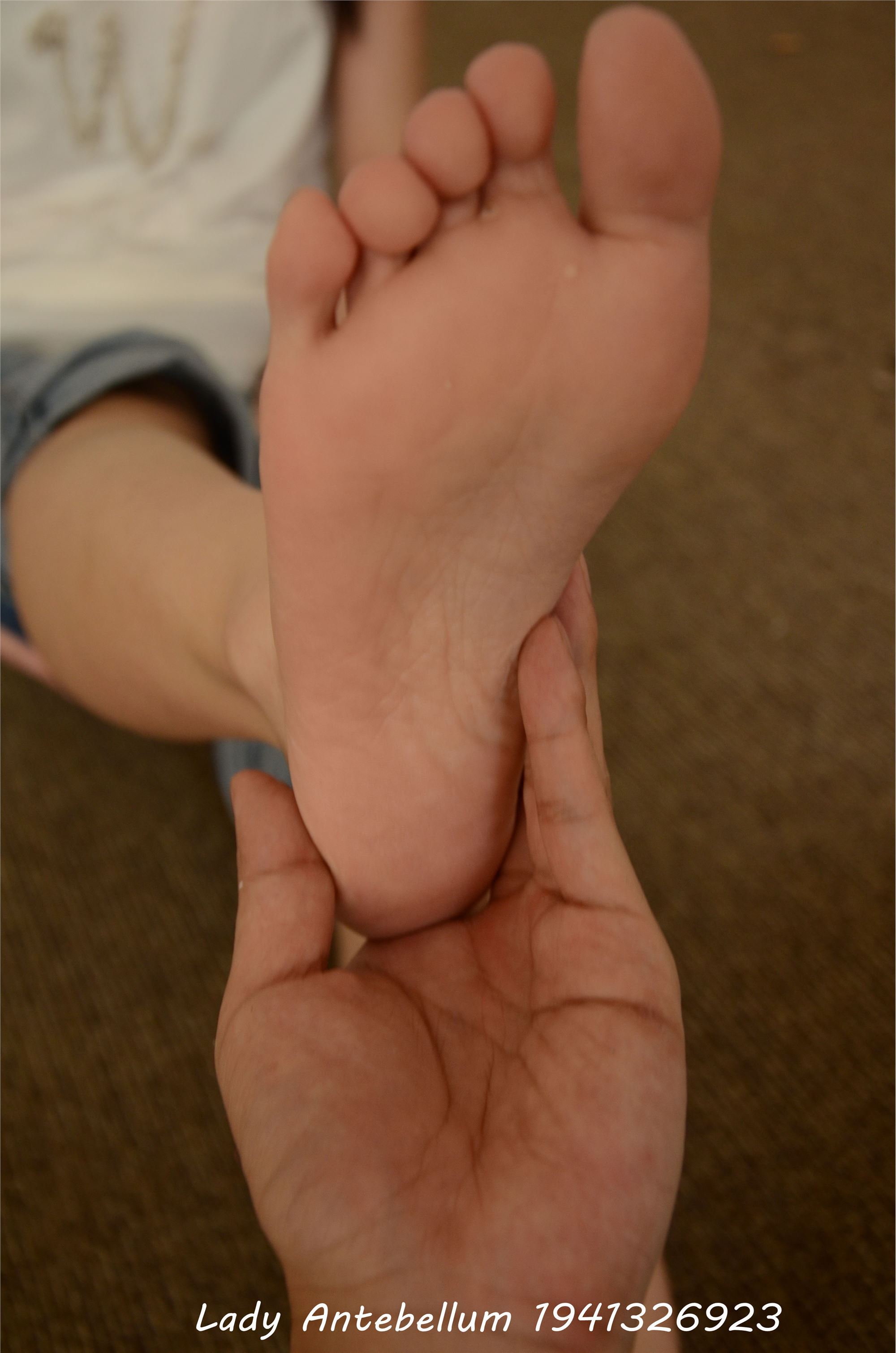 [战前女神] 恋足美腿棉袜女神级摄影套图 024