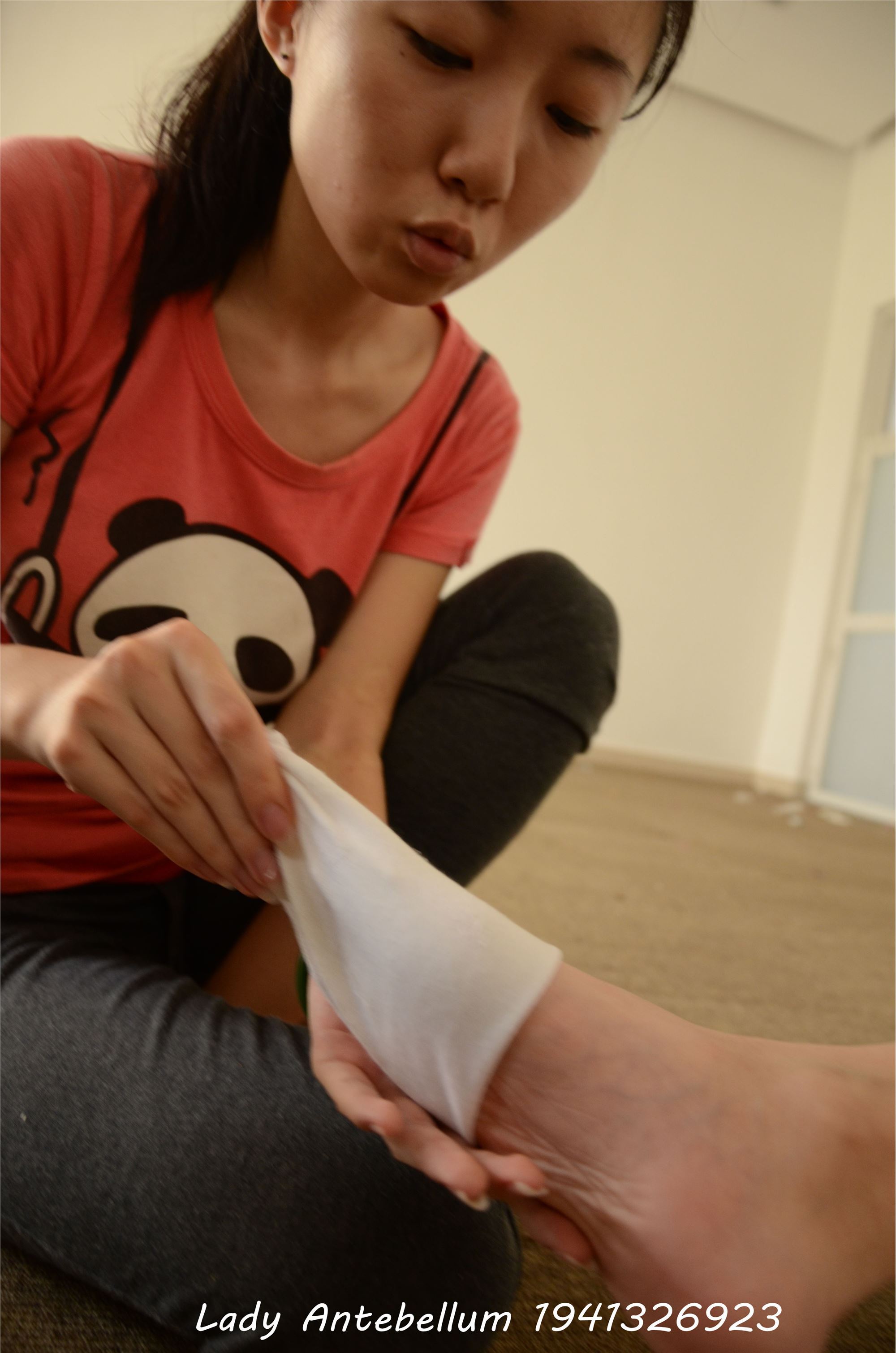 [战前女神] 恋足美腿棉袜女神级摄影套图 024