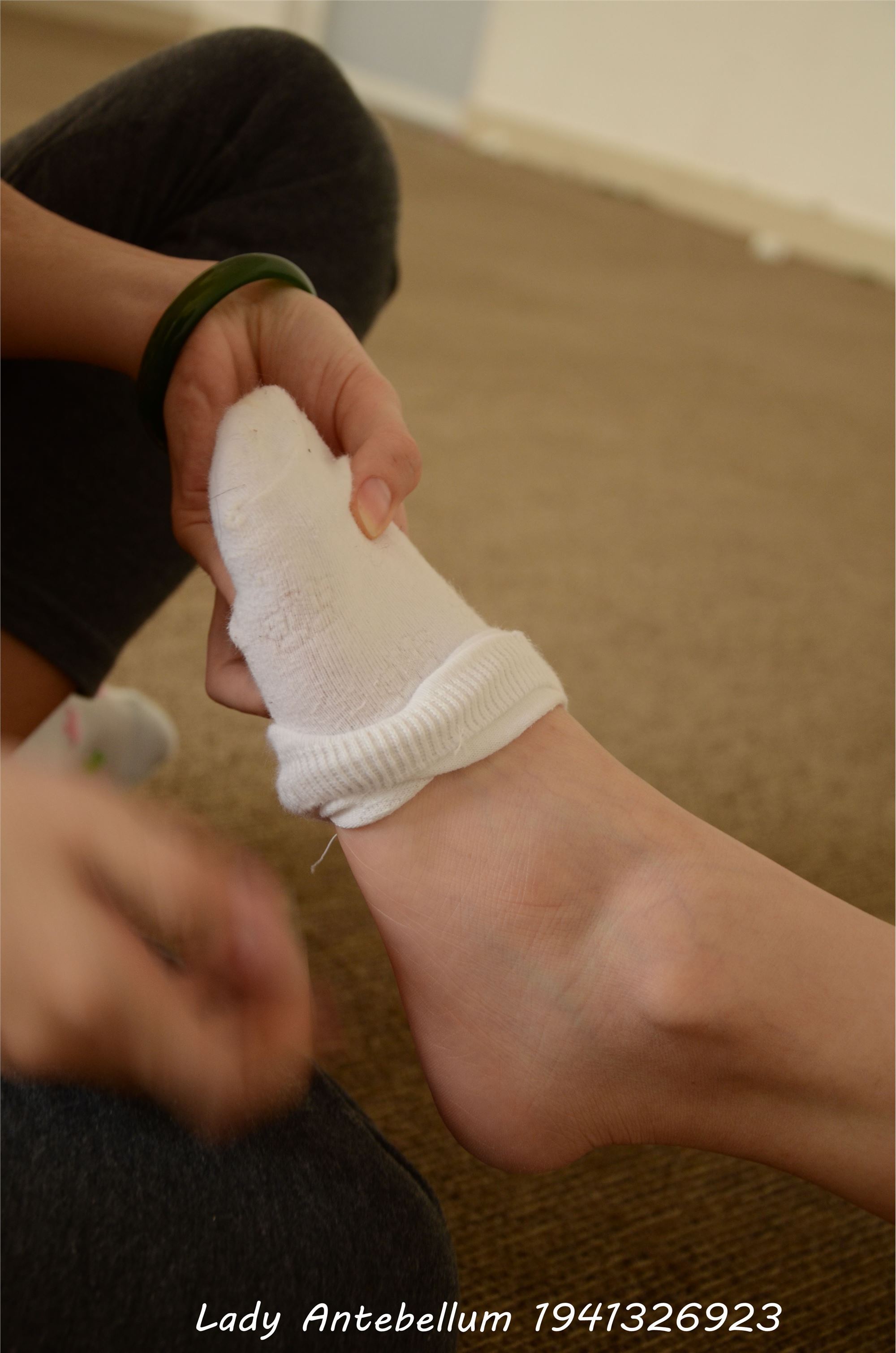 [战前女神] 恋足美腿棉袜女神级摄影套图 024