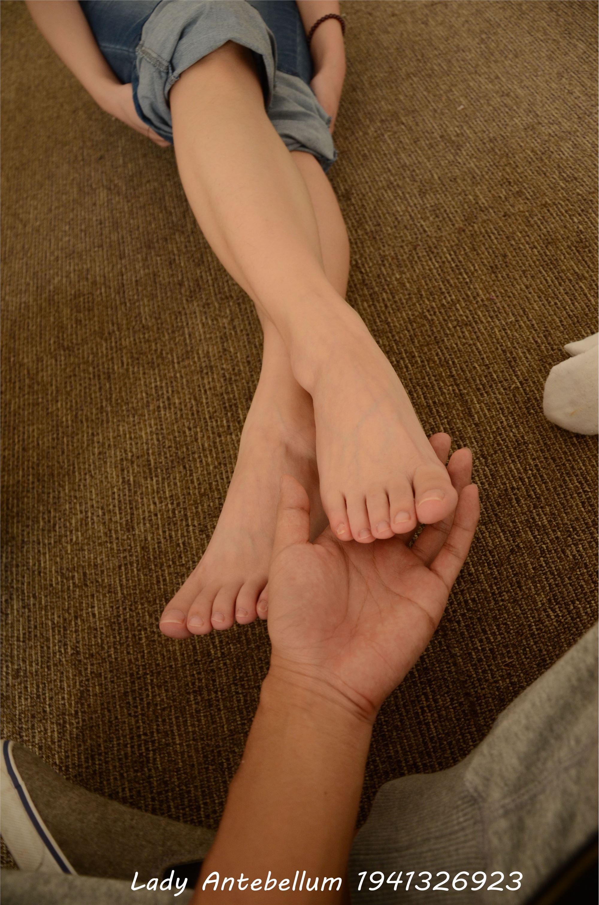 [战前女神] 恋足美腿棉袜女神级摄影套图 024