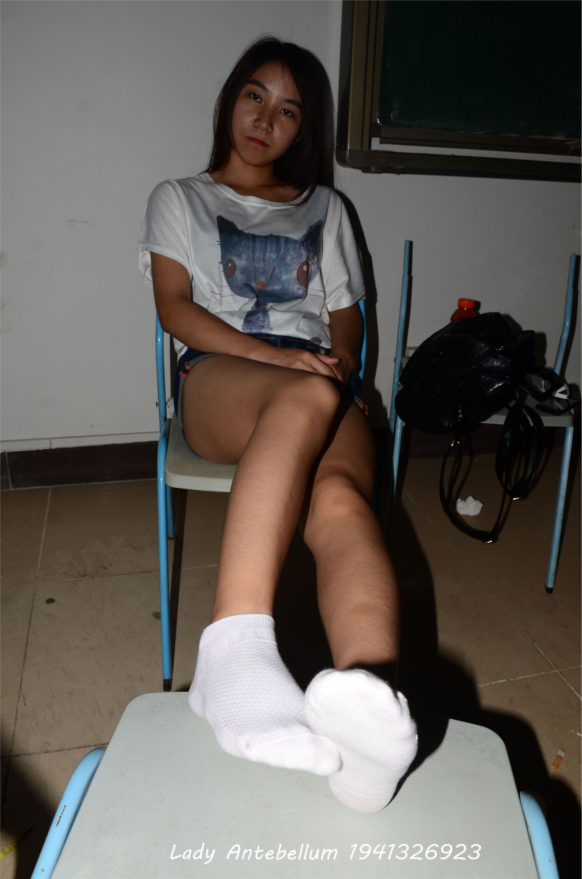 [战前女神] 恋足美腿棉袜女神级摄影套图 025