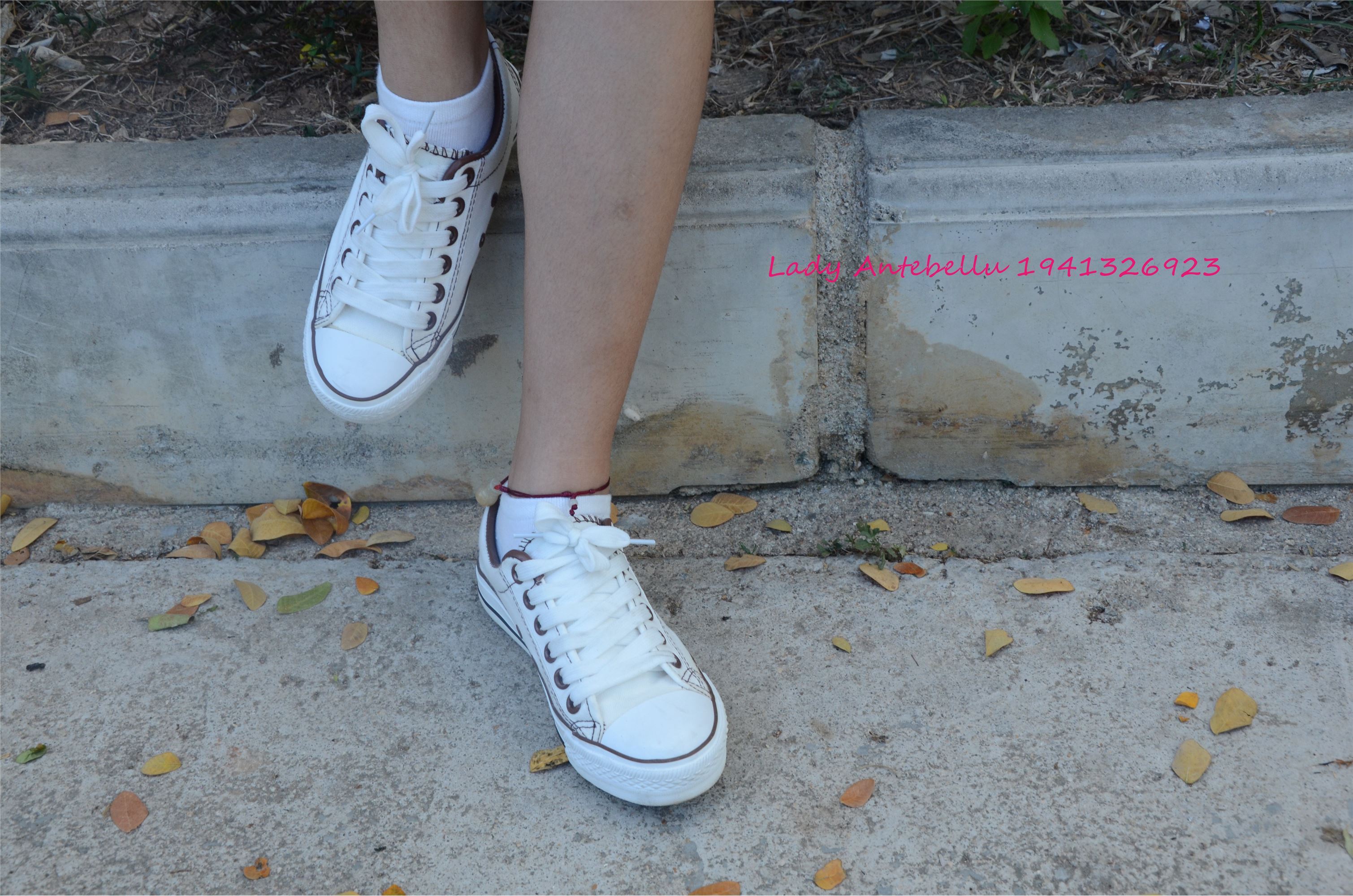 [战前女神] 恋足美腿棉袜女神级摄影套图 026