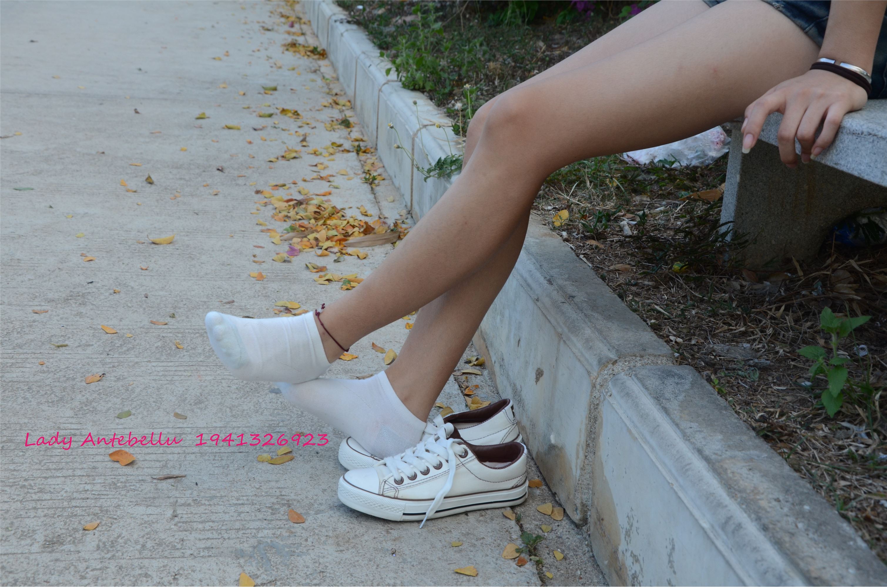 [战前女神] 恋足美腿棉袜女神级摄影套图 026