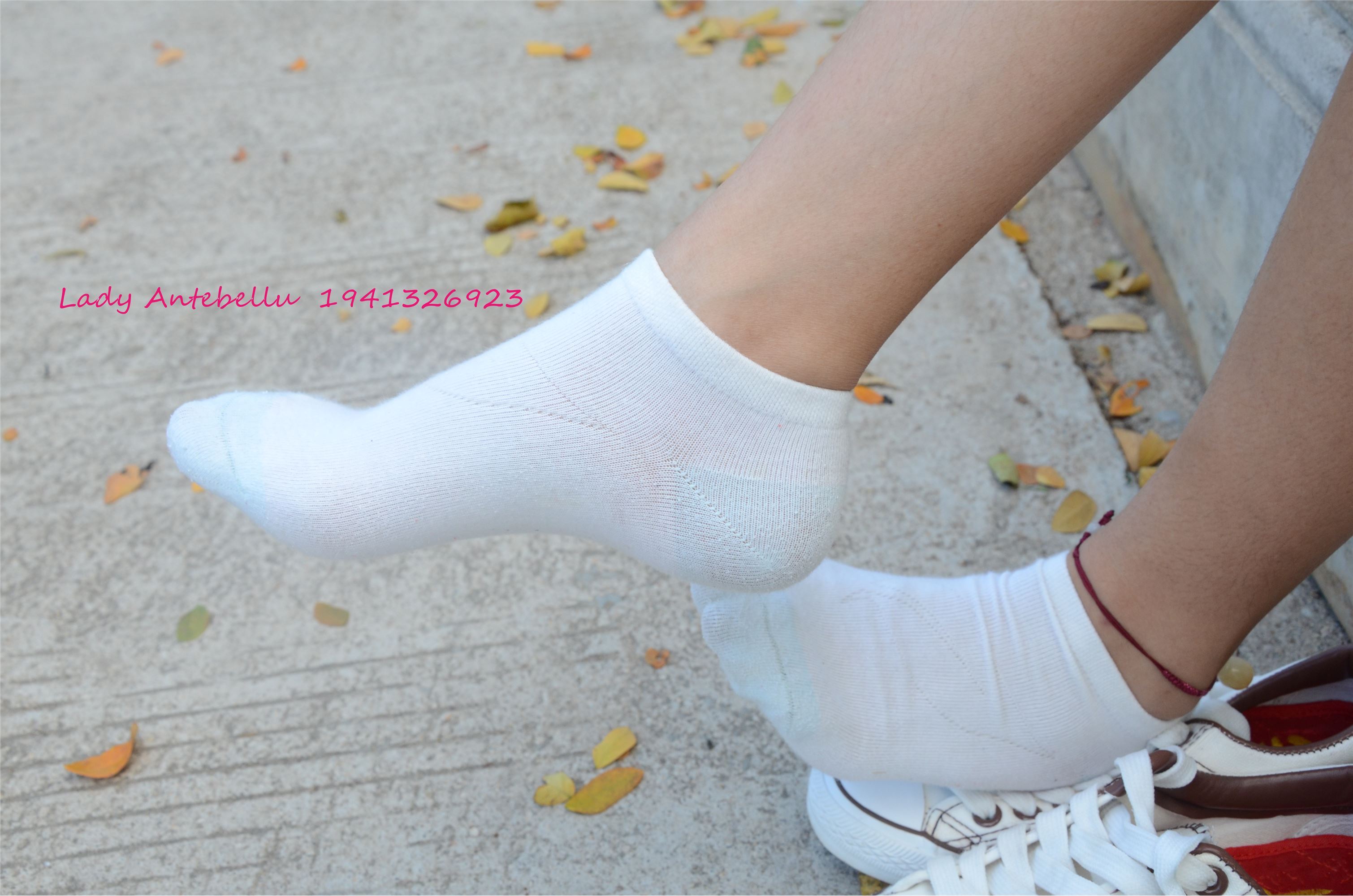 [战前女神] 恋足美腿棉袜女神级摄影套图 026