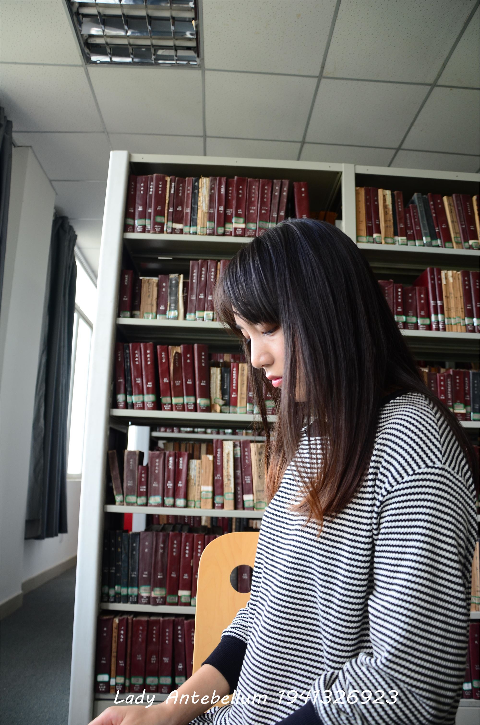 [战前女神] 恋足美腿棉袜女神级摄影套图 027