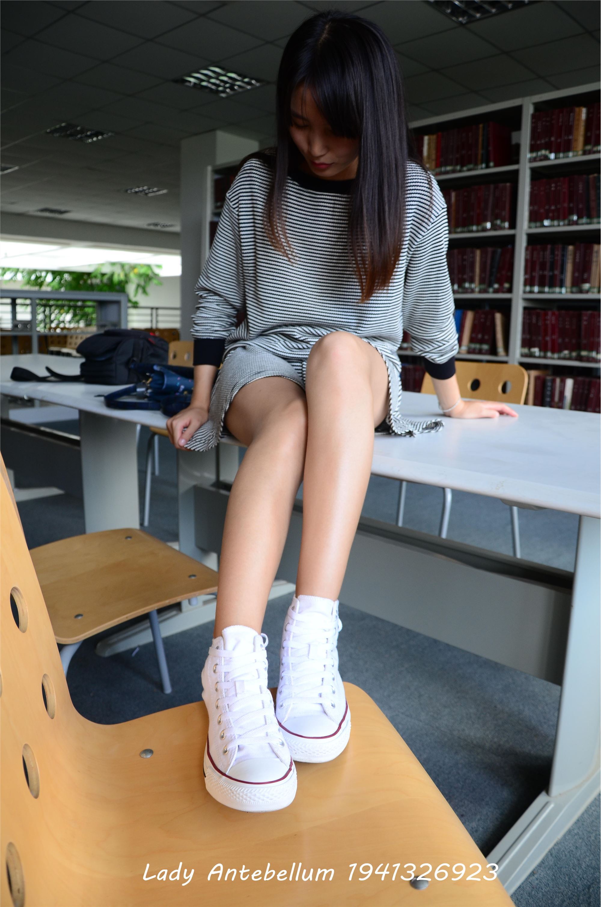 [战前女神] 恋足美腿棉袜女神级摄影套图 027