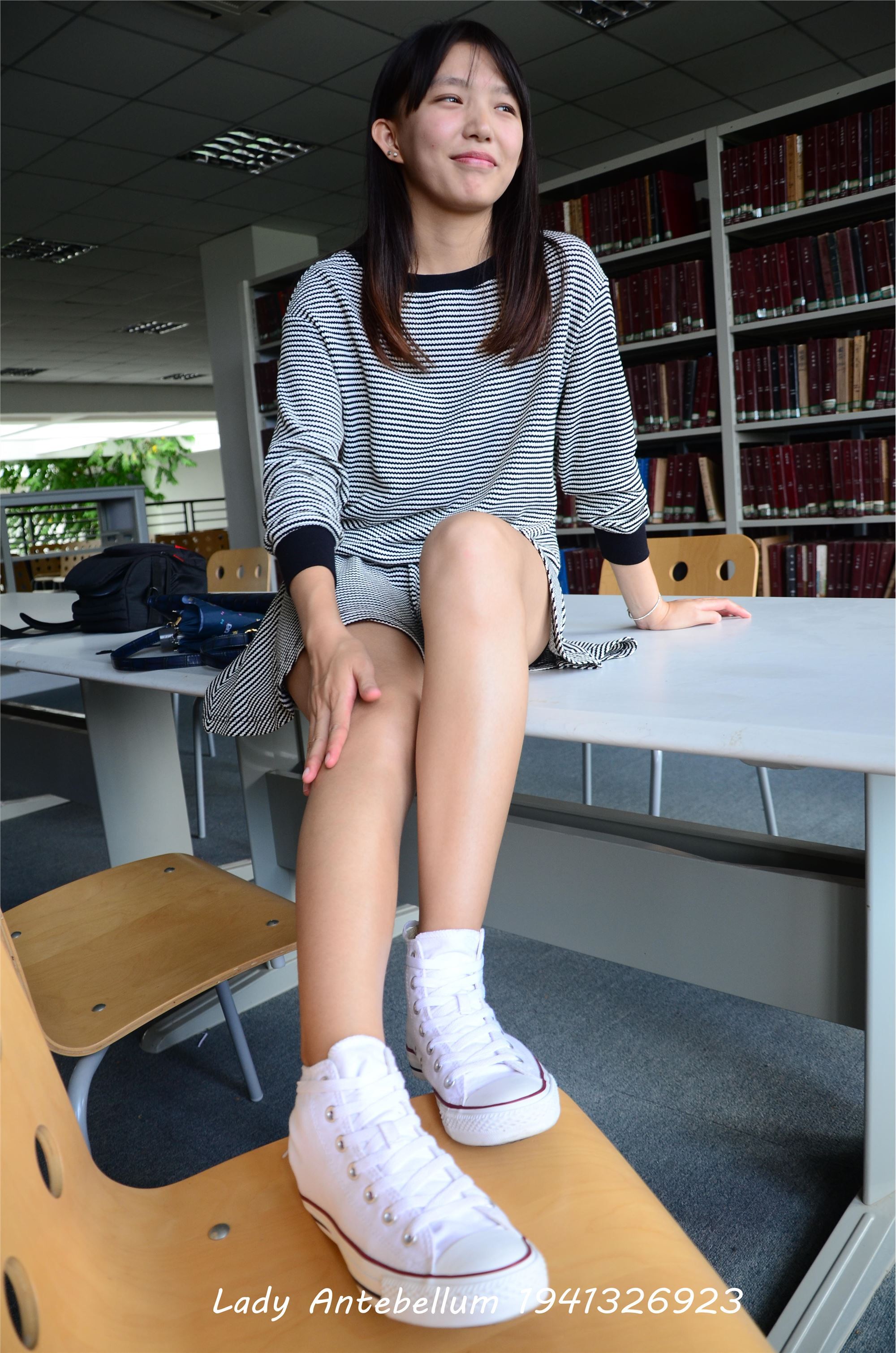 [战前女神] 恋足美腿棉袜女神级摄影套图 027