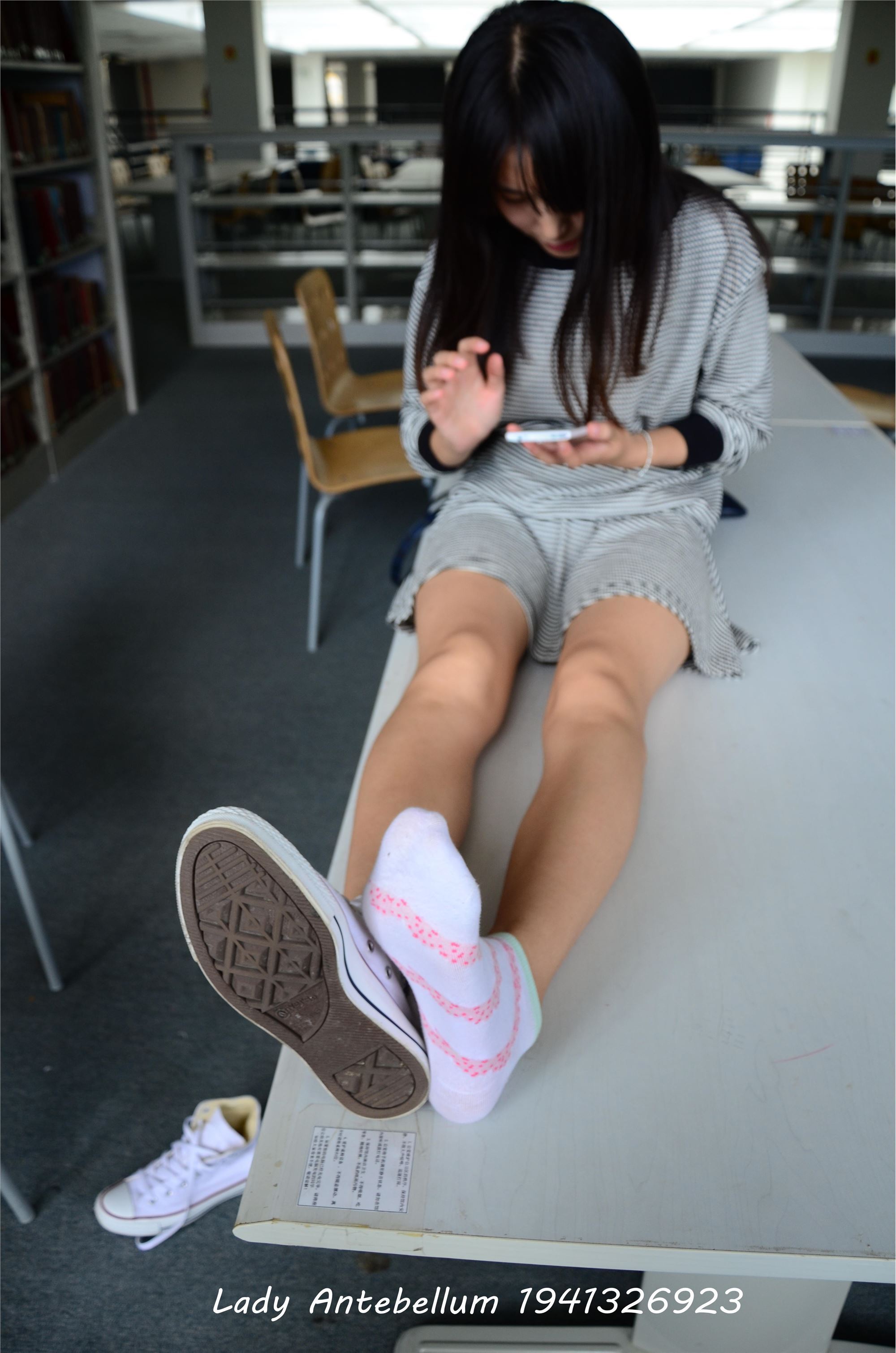 [战前女神] 恋足美腿棉袜女神级摄影套图 027