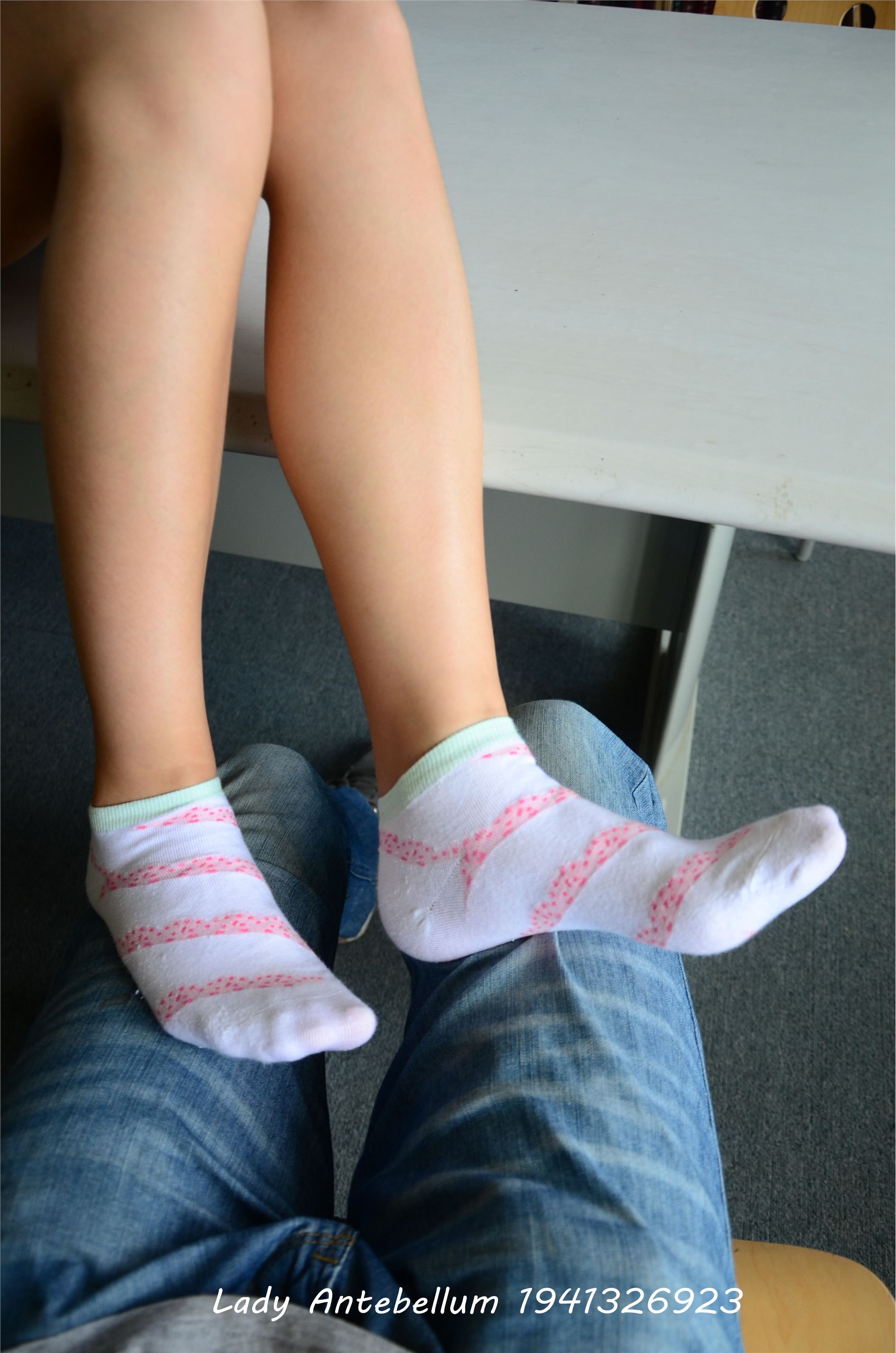 [战前女神] 恋足美腿棉袜女神级摄影套图 027