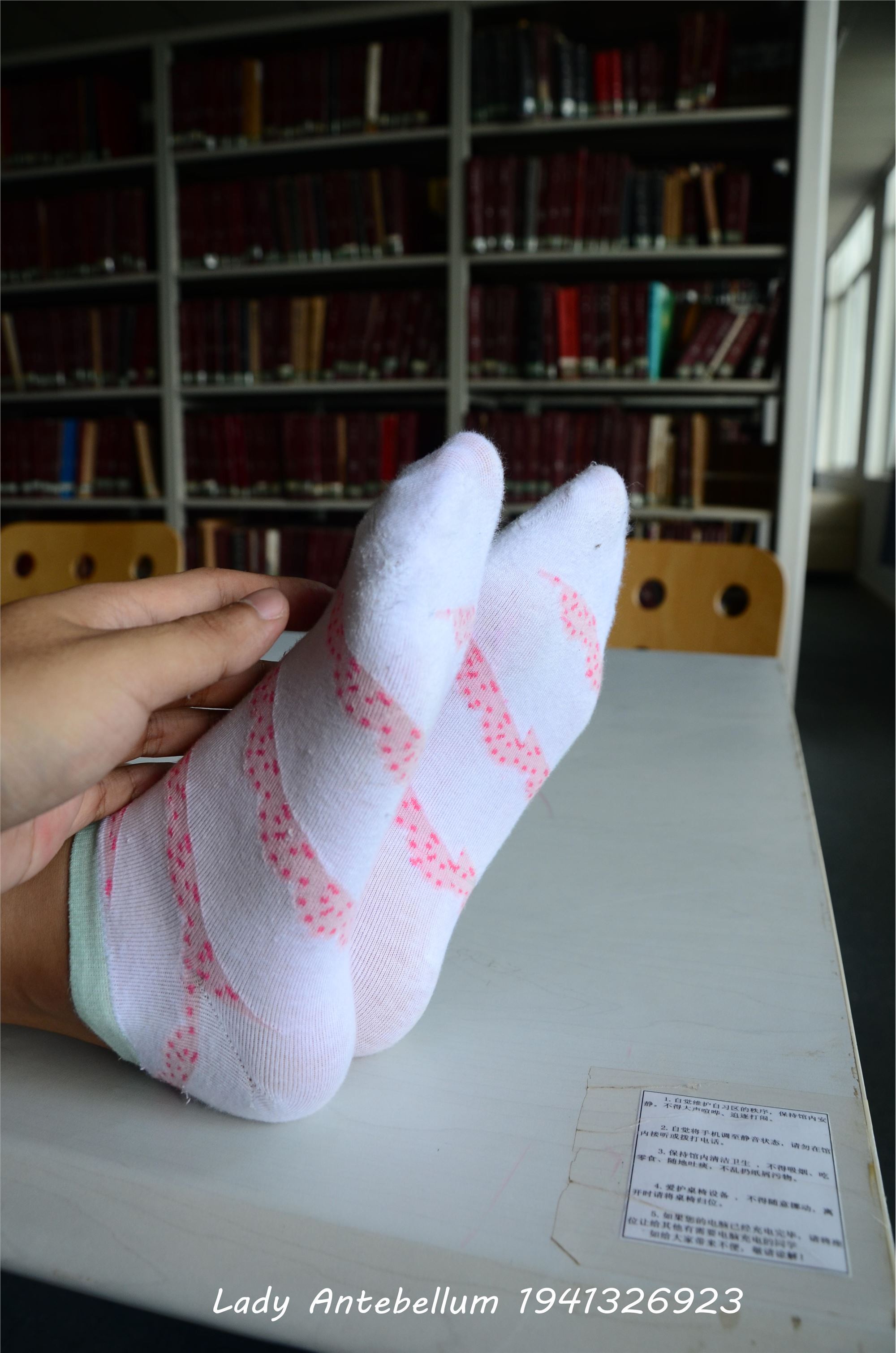 [战前女神] 恋足美腿棉袜女神级摄影套图 027