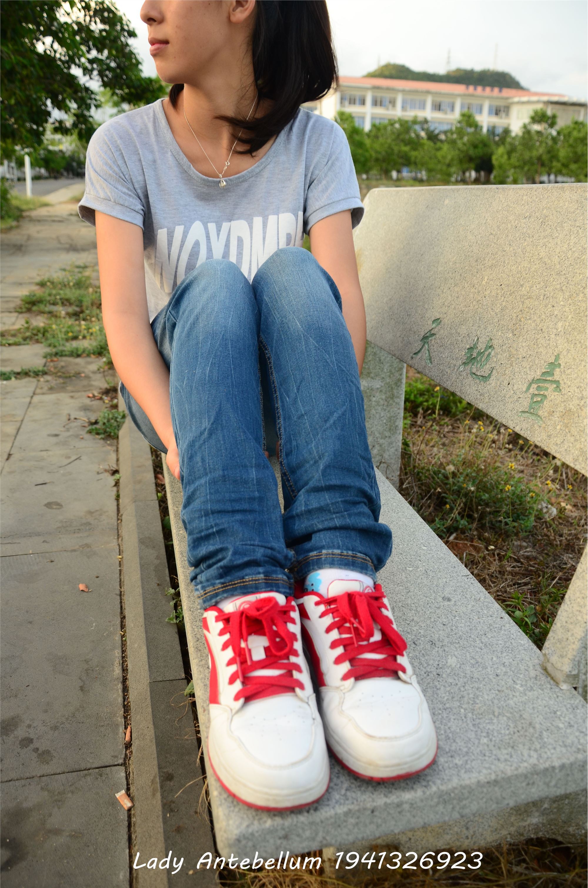 [战前女神] 恋足美腿棉袜女神级摄影套图 028