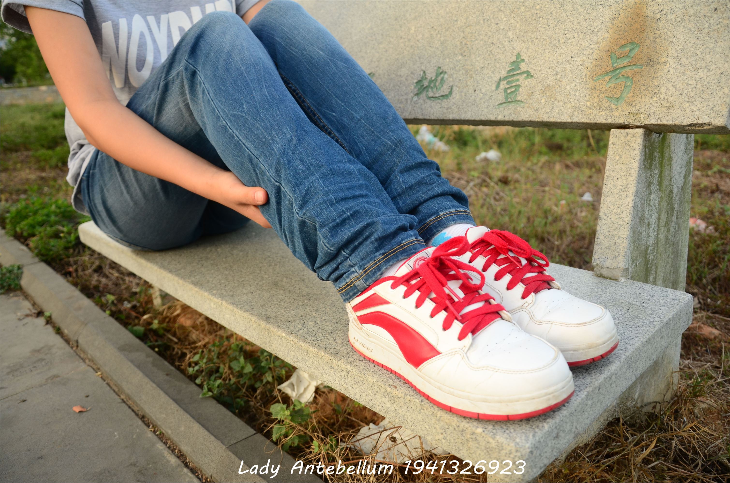 [战前女神] 恋足美腿棉袜女神级摄影套图 028