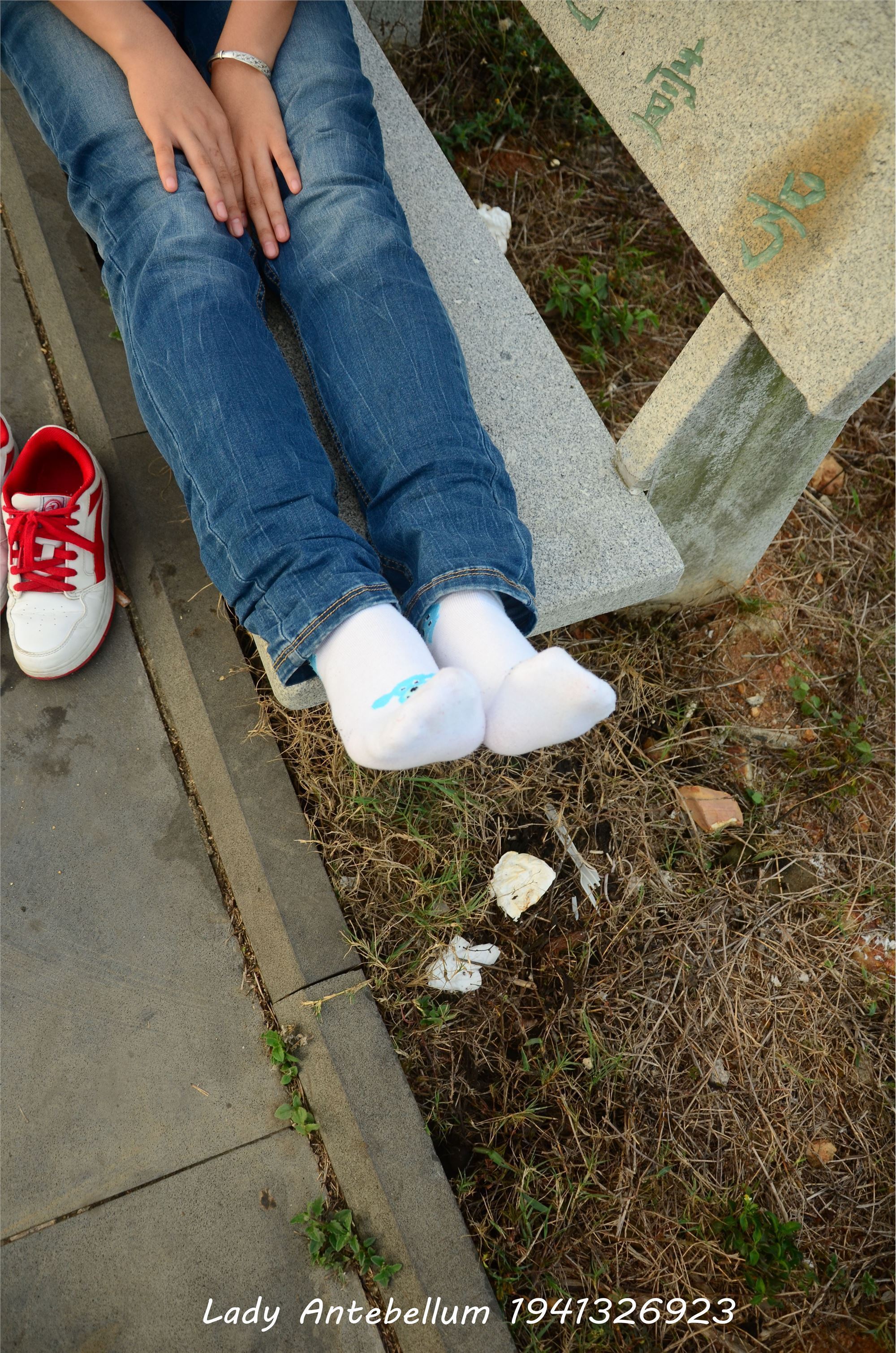 [战前女神] 恋足美腿棉袜女神级摄影套图 028