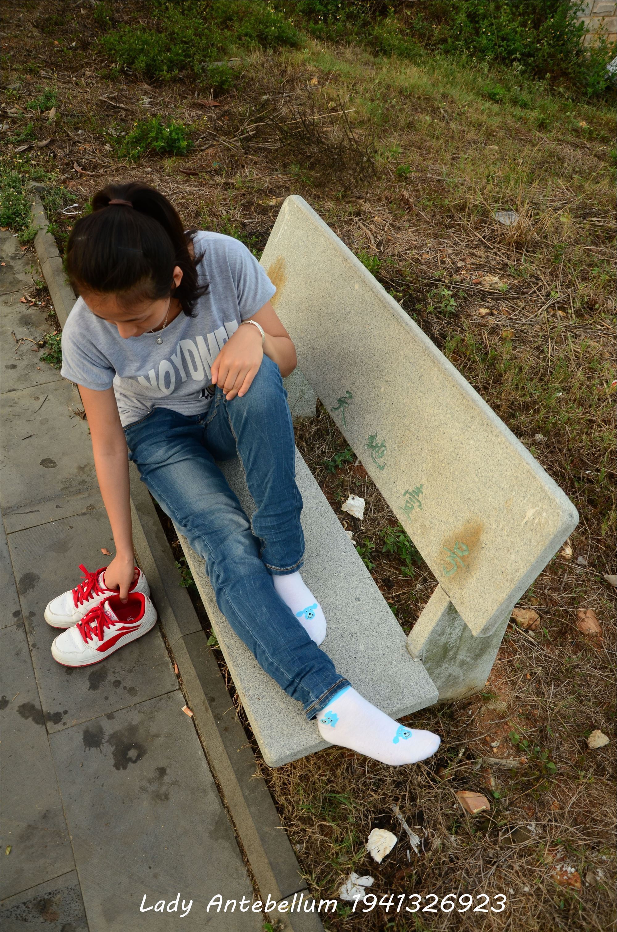 [战前女神] 恋足美腿棉袜女神级摄影套图 028