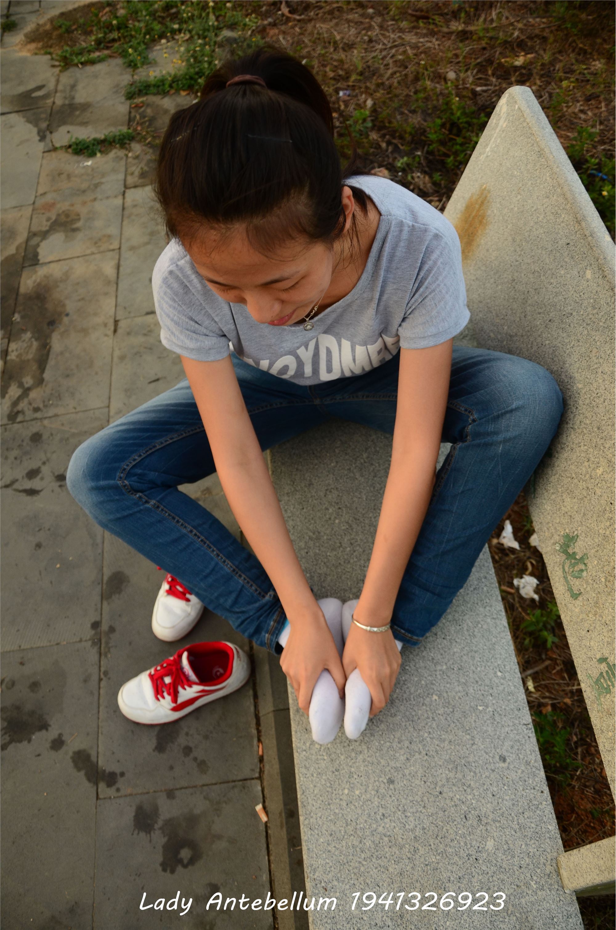 [战前女神] 恋足美腿棉袜女神级摄影套图 028