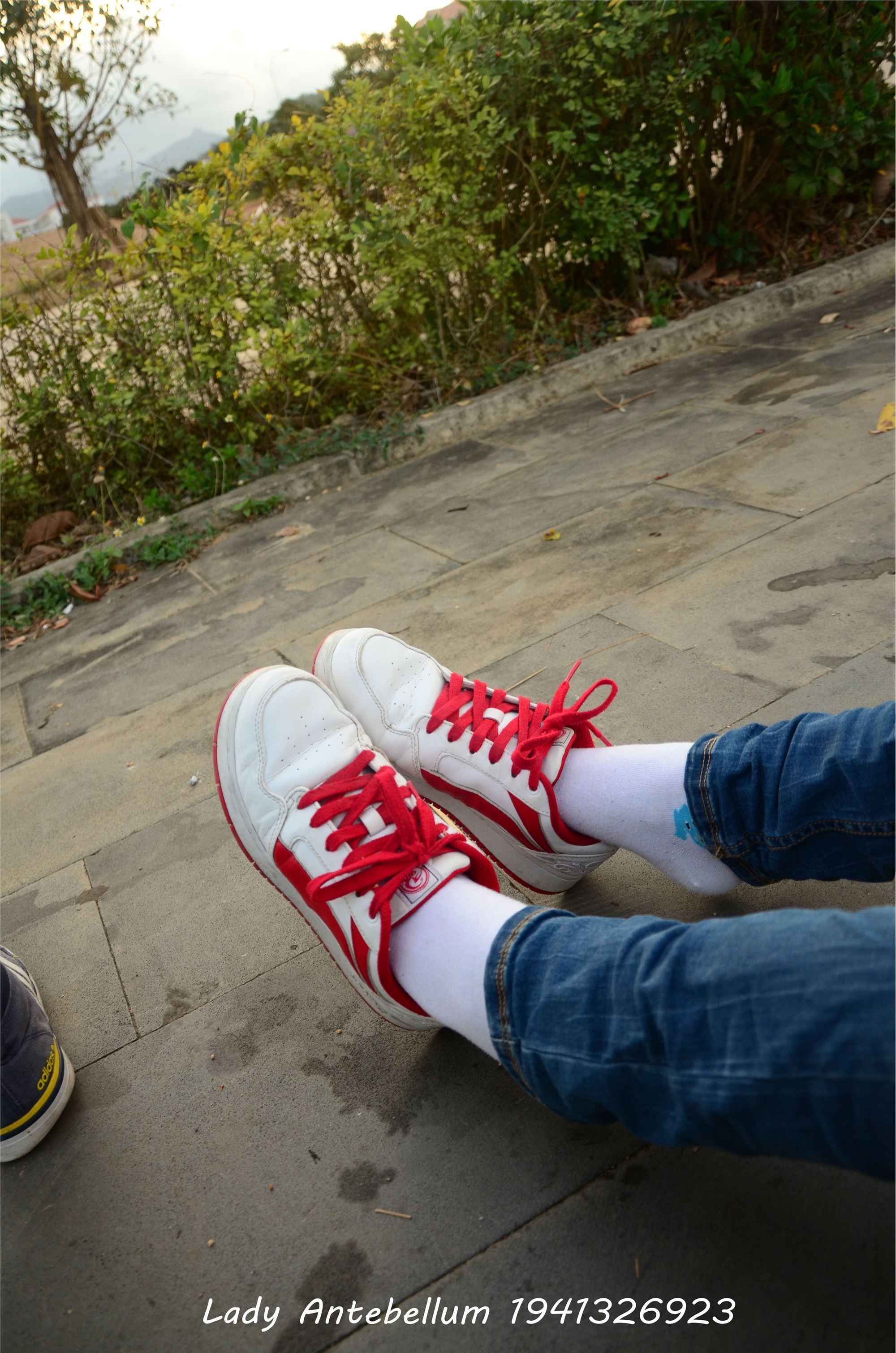 [战前女神] 恋足美腿棉袜女神级摄影套图 028